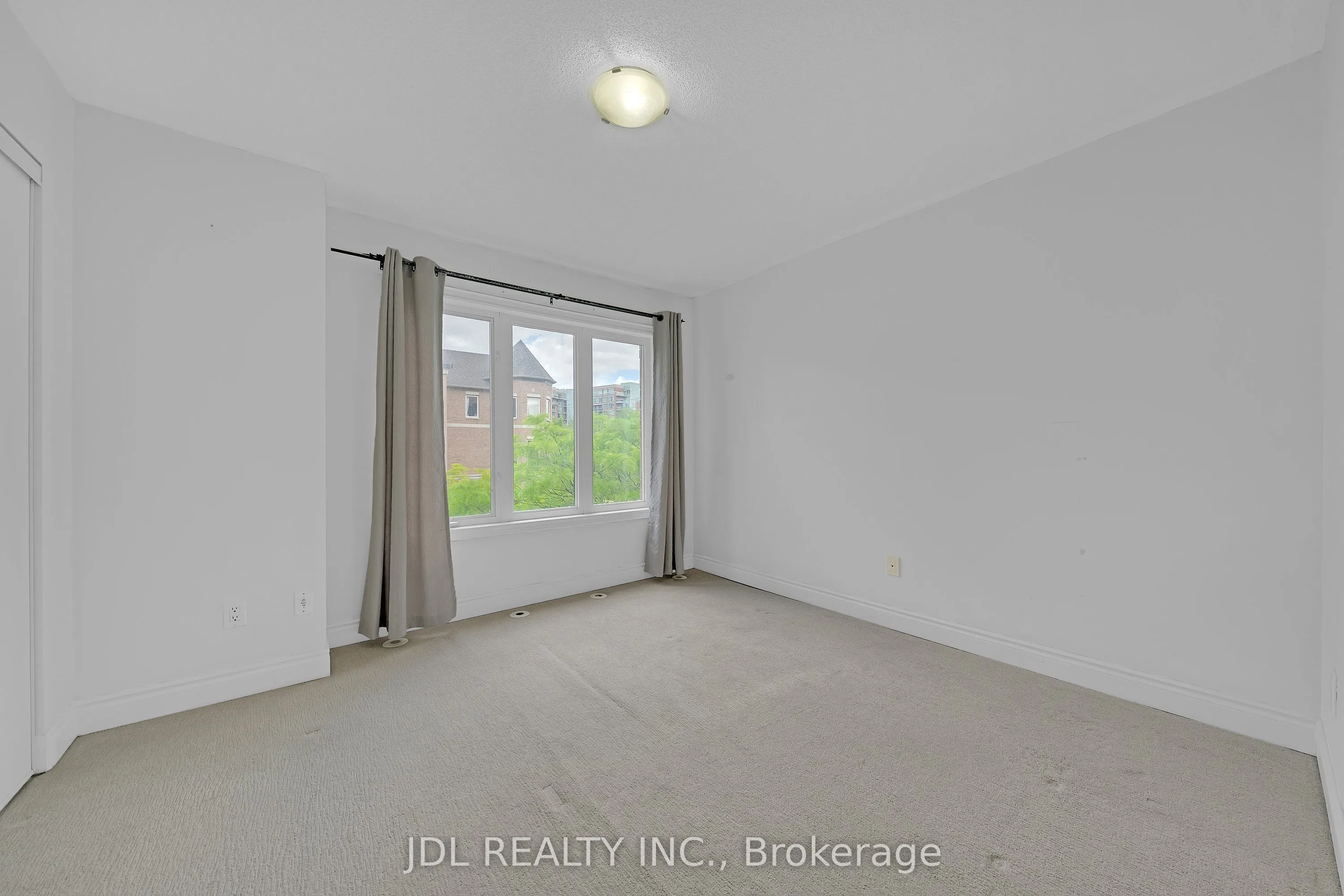 25 Galleria Parkway #23