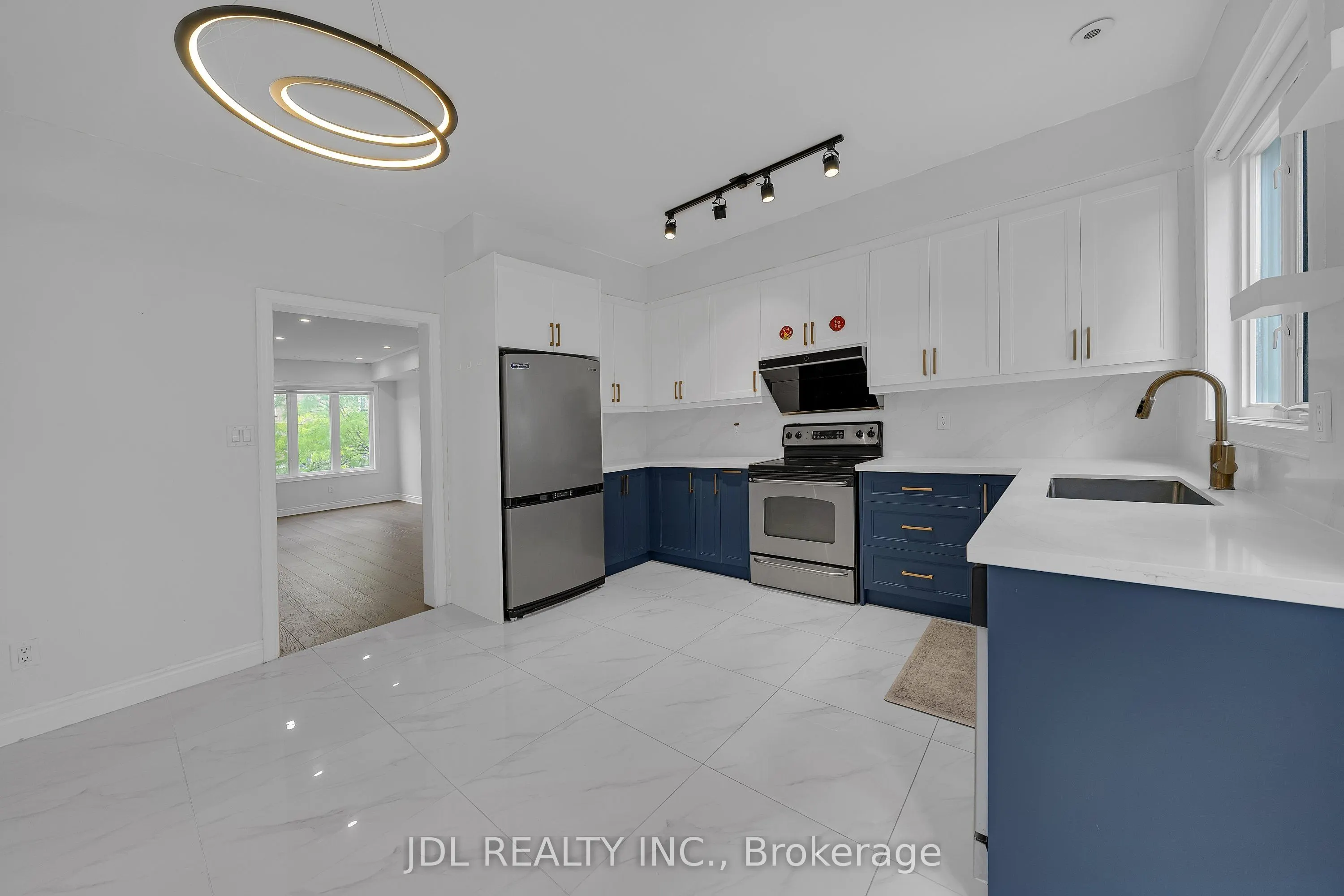25 Galleria Parkway #23