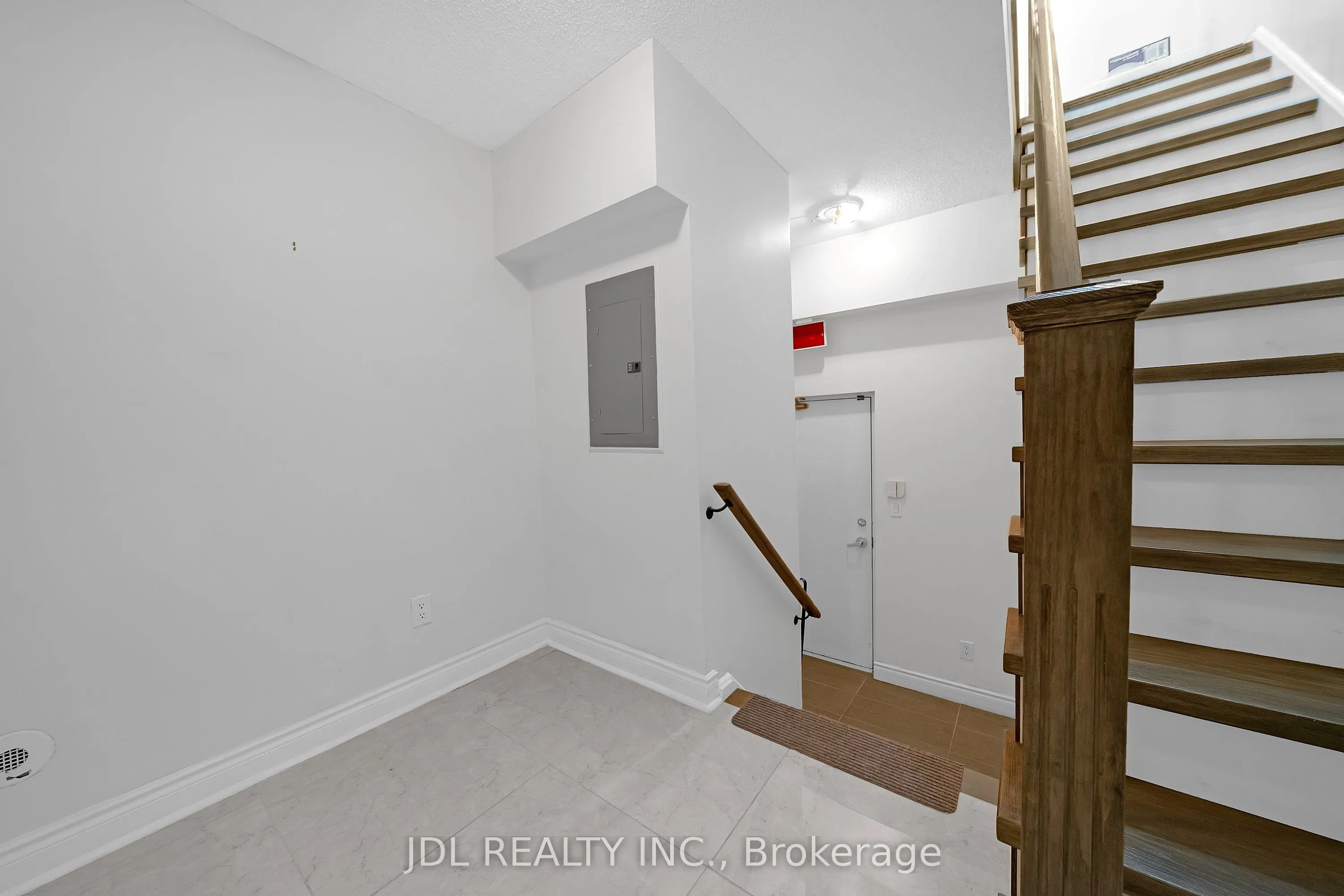 25 Galleria Parkway #23