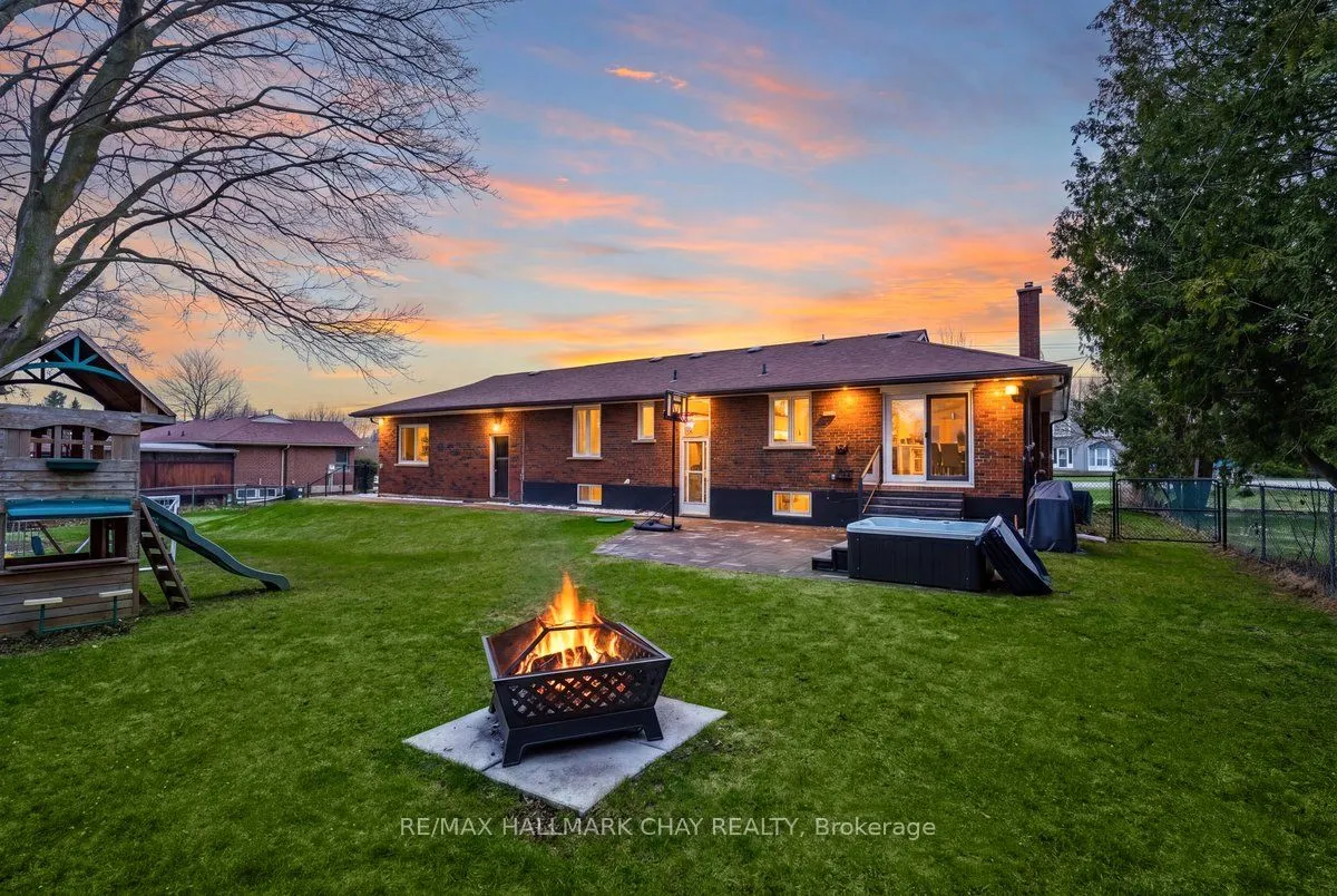 1587 Mount Albert Road