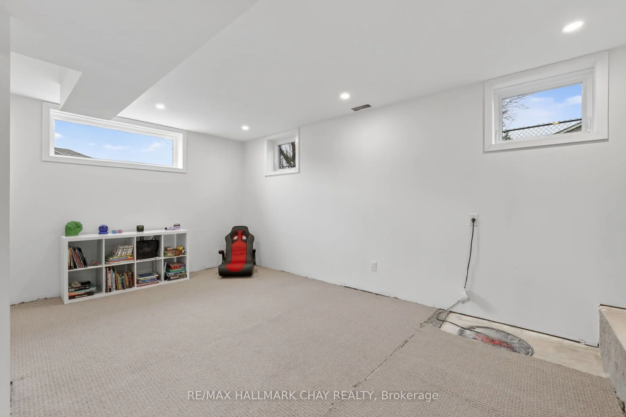 1587 Mount Albert Road
