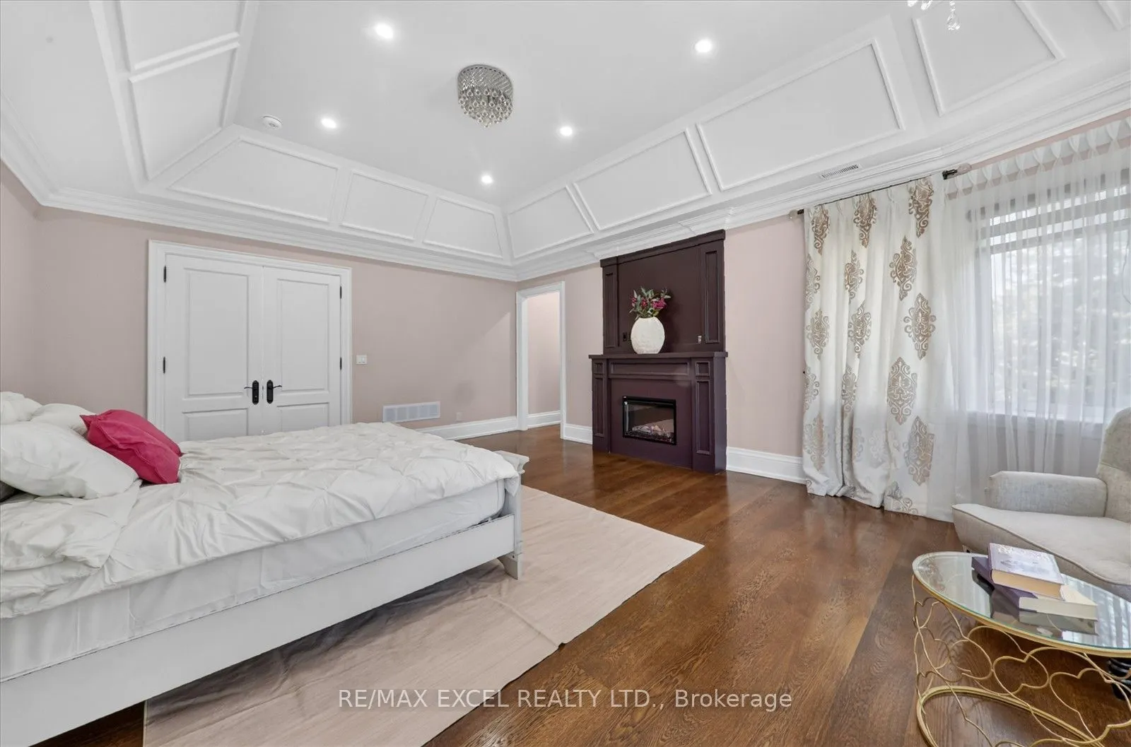 28 Personna Boulevard