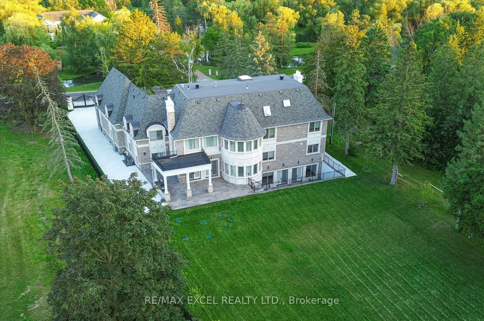 28 Personna Boulevard