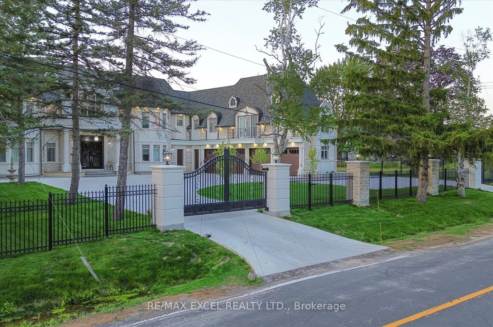 28 Personna Boulevard