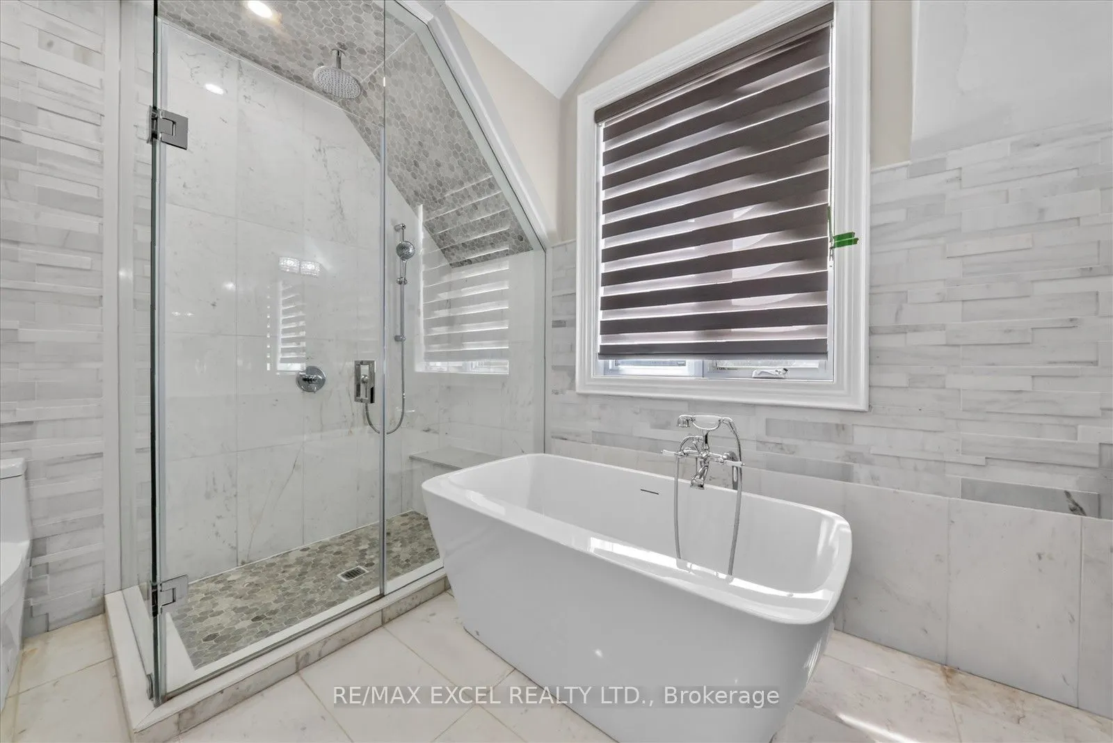 28 Personna Boulevard