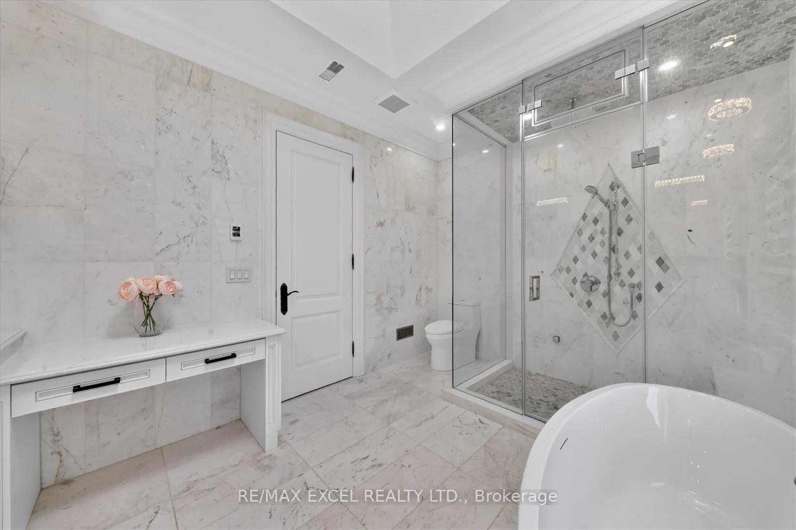 28 Personna Boulevard
