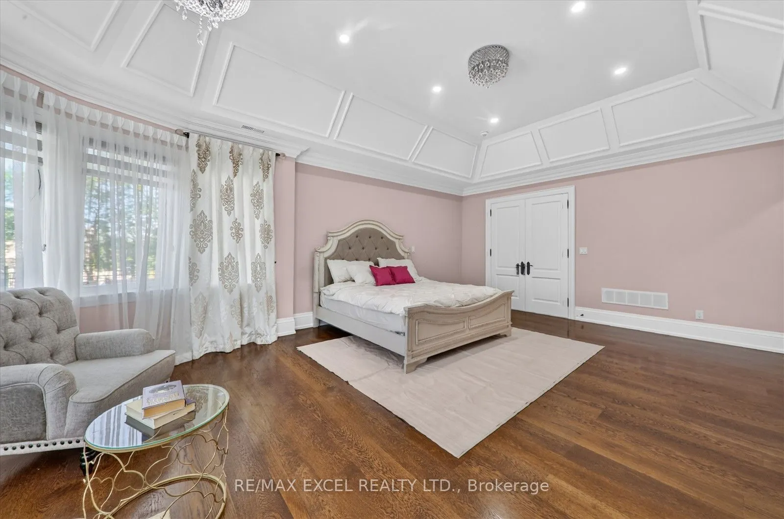28 Personna Boulevard