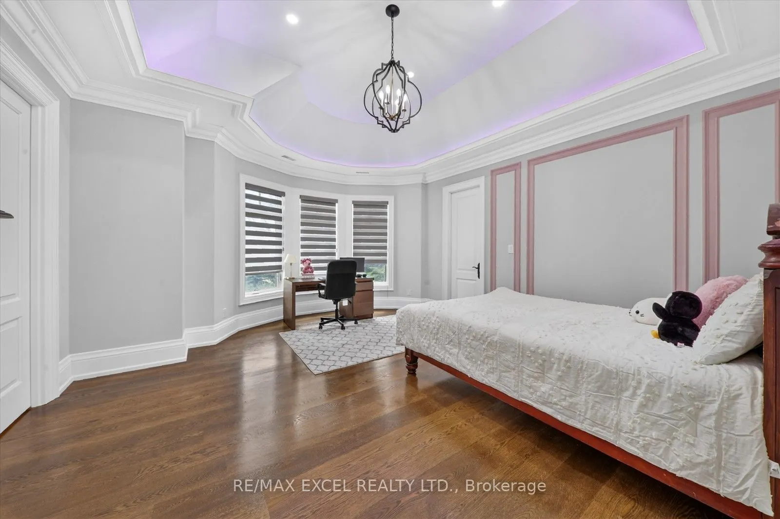 28 Personna Boulevard