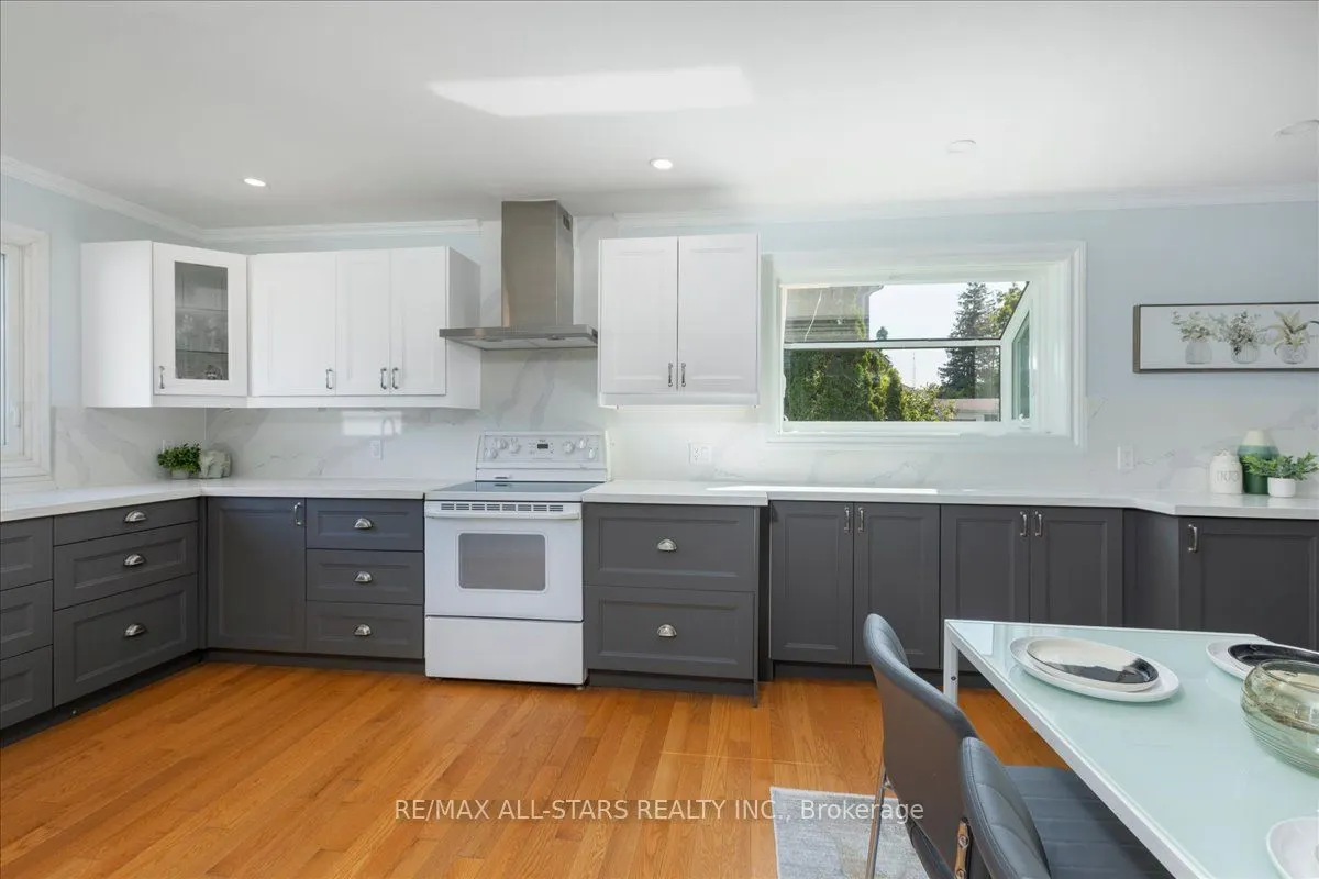 35 Lake Drive E