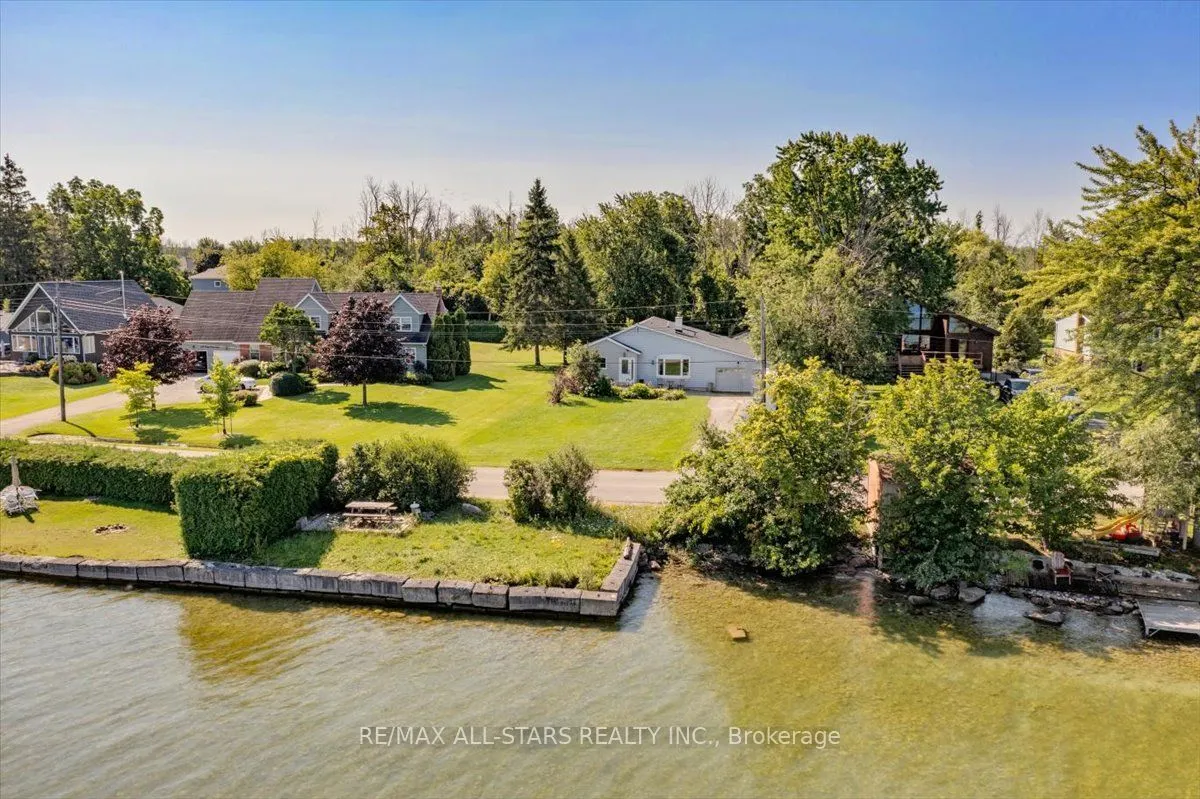 35 Lake Drive E