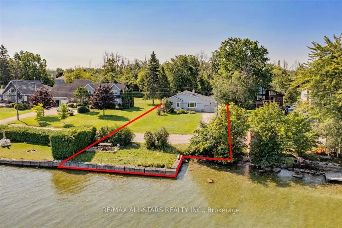 35 Lake Drive E