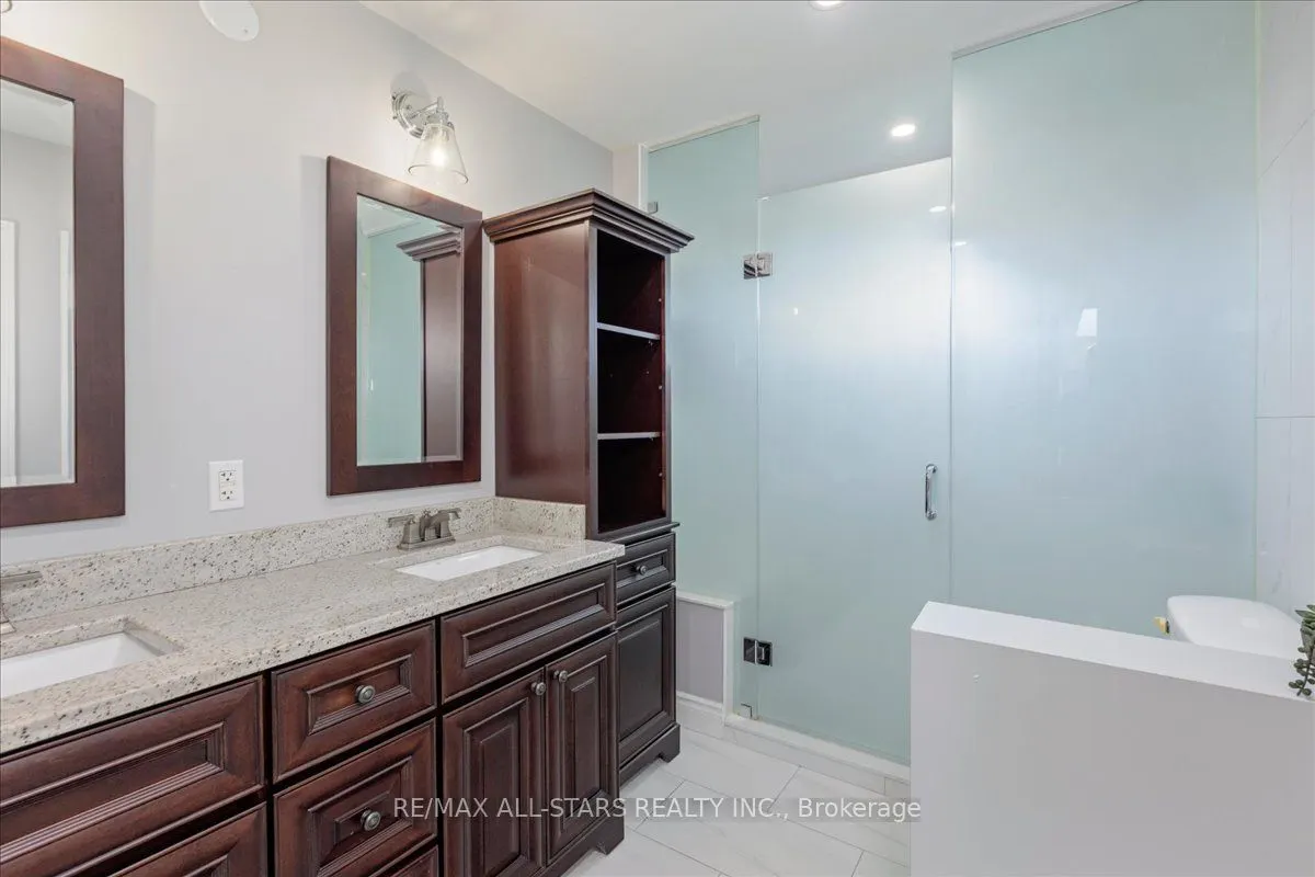 35 Lake Drive E