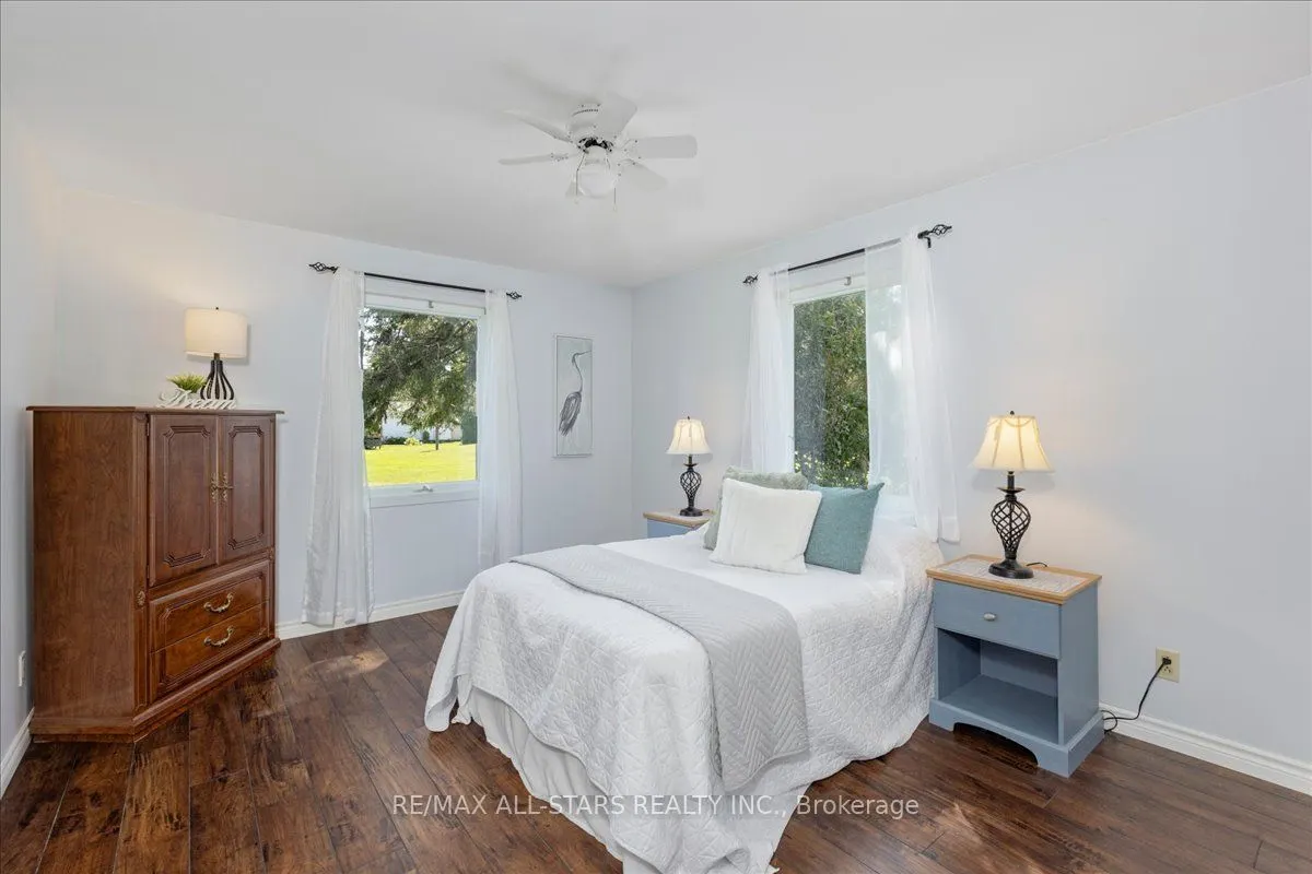 35 Lake Drive E