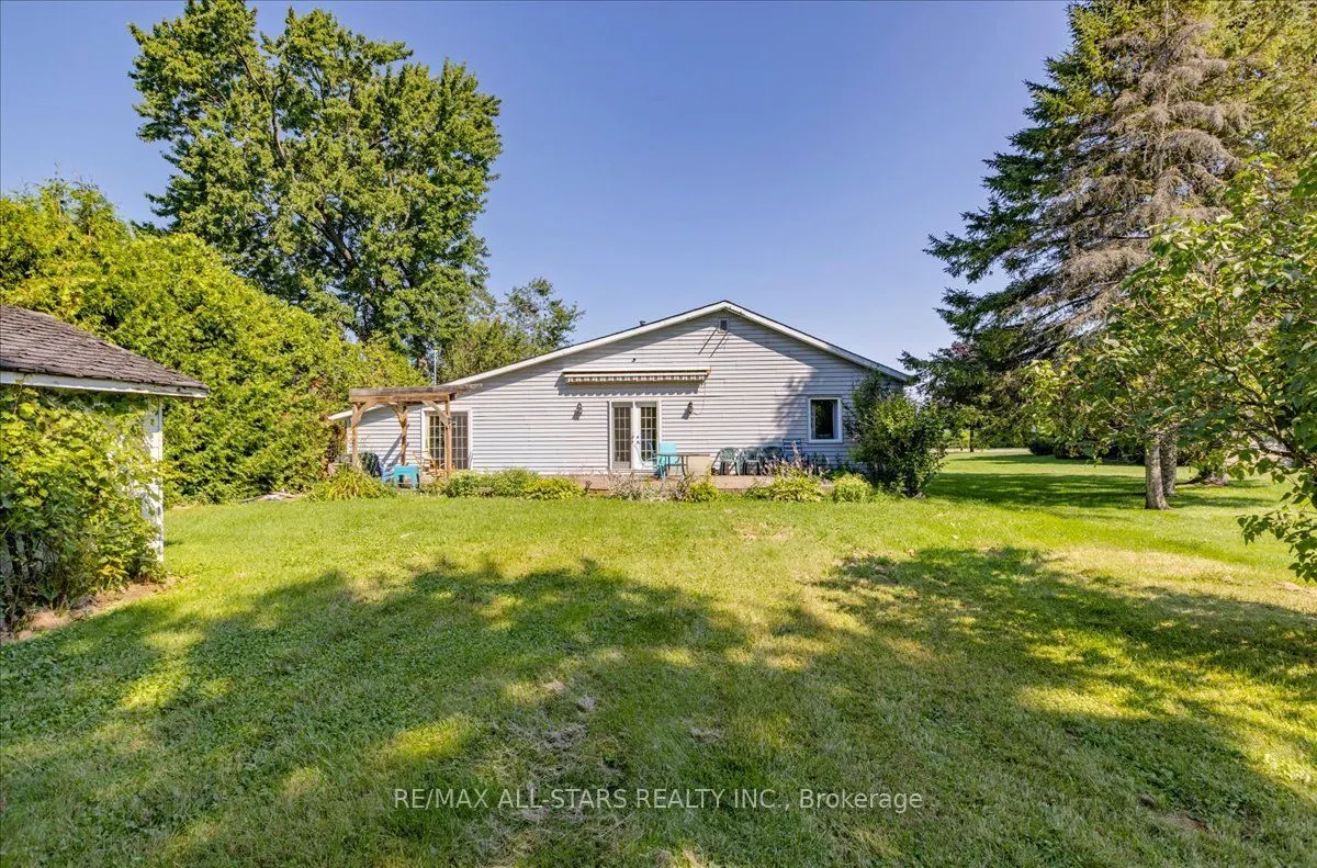 35 Lake Drive E
