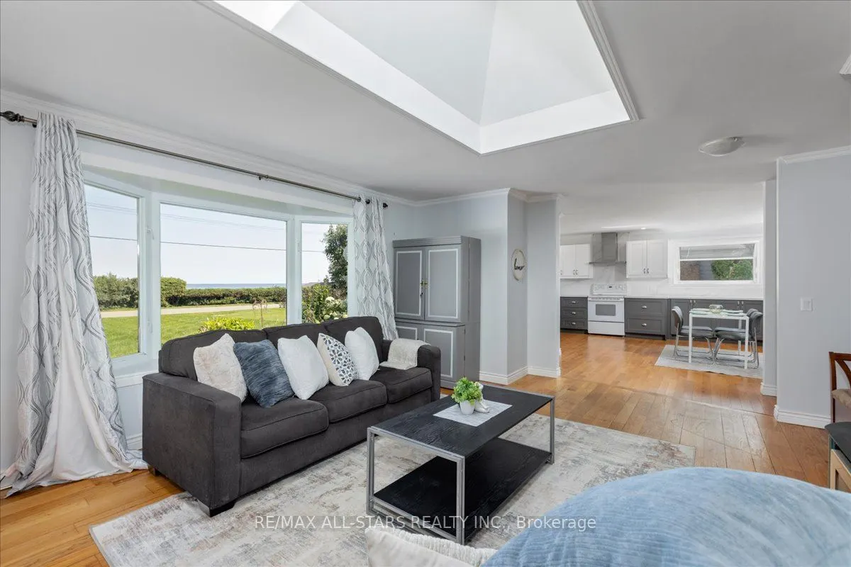 35 Lake Drive E