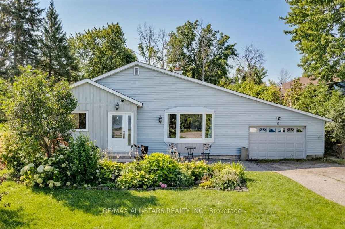 35 Lake Drive E