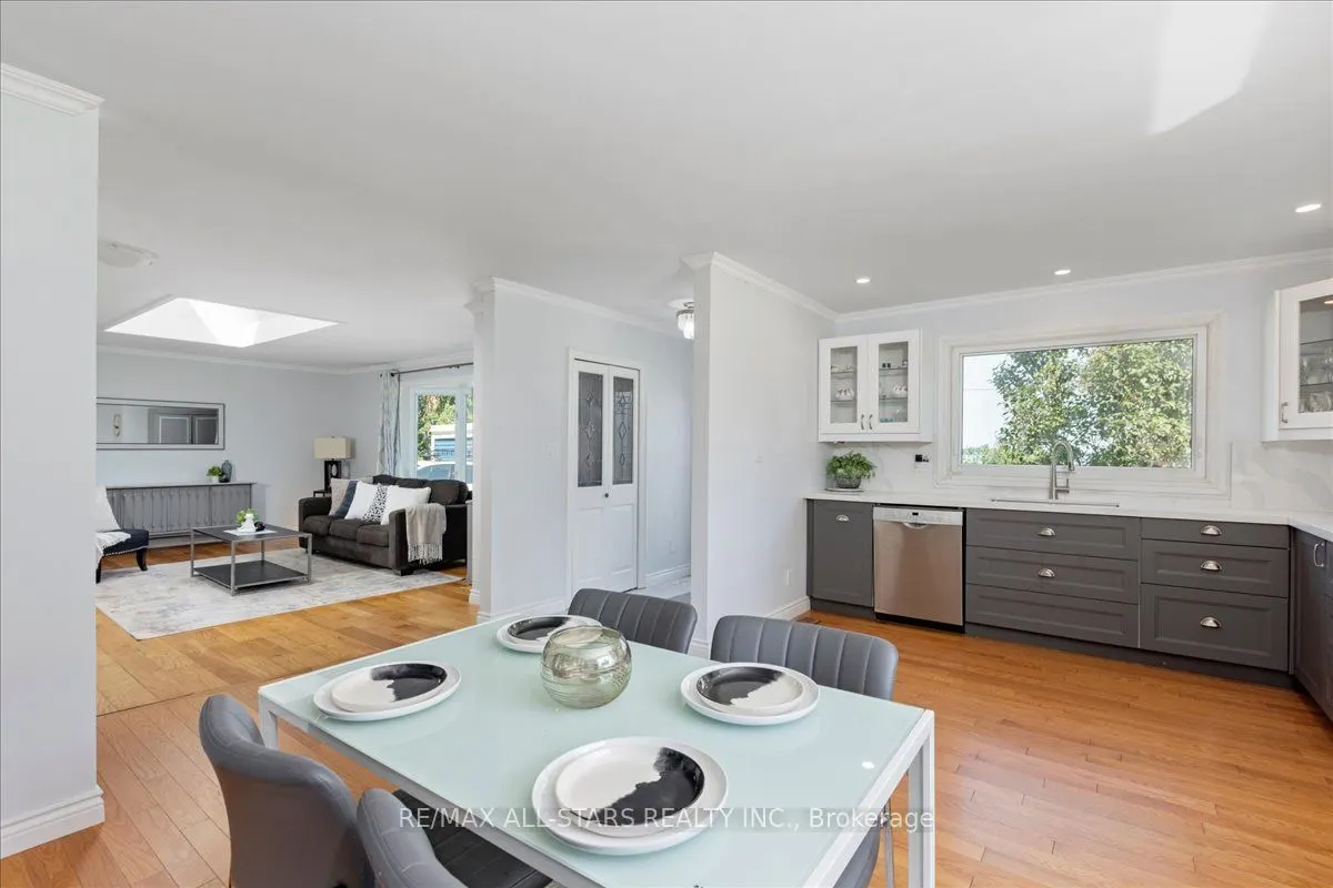 35 Lake Drive E