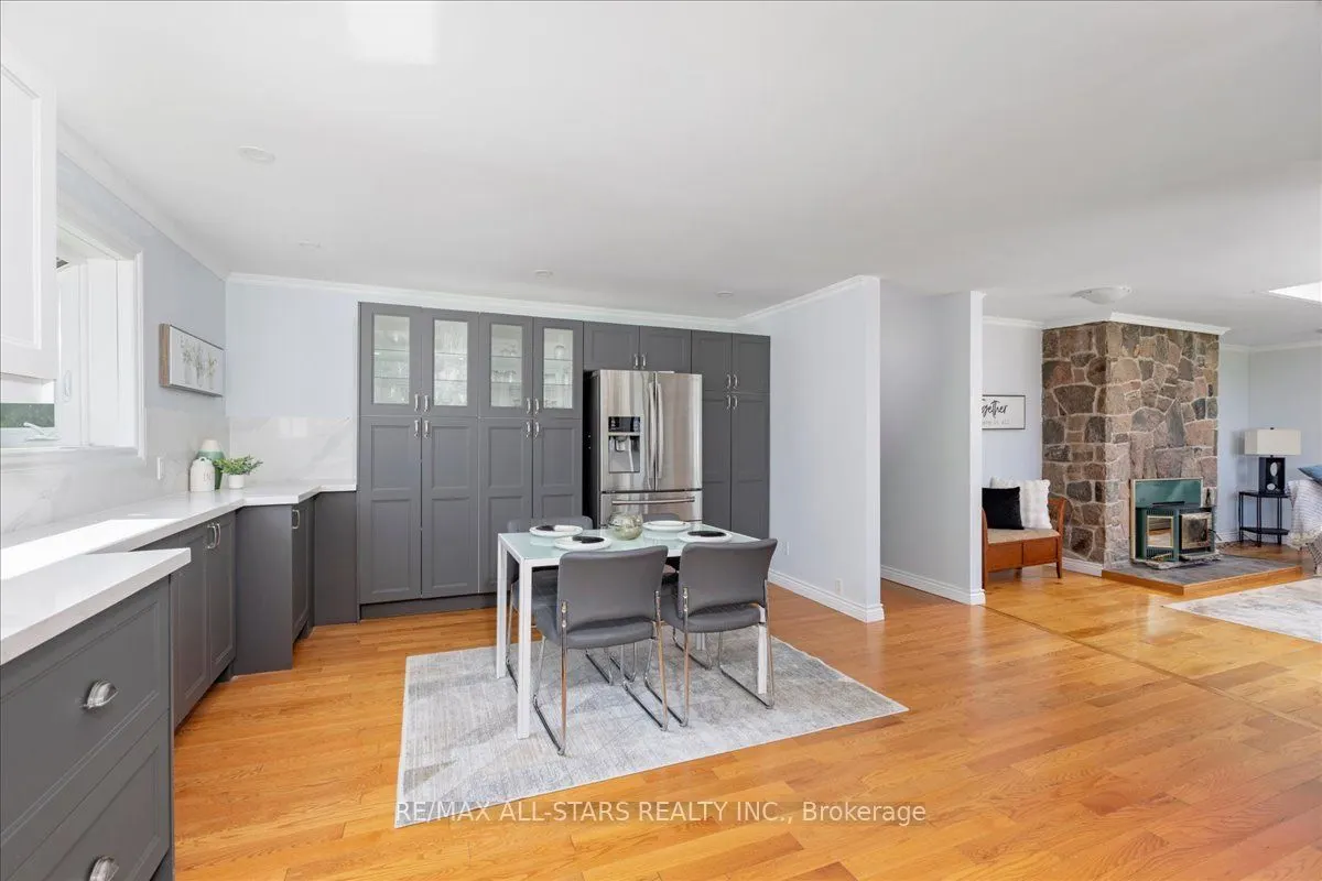 35 Lake Drive E