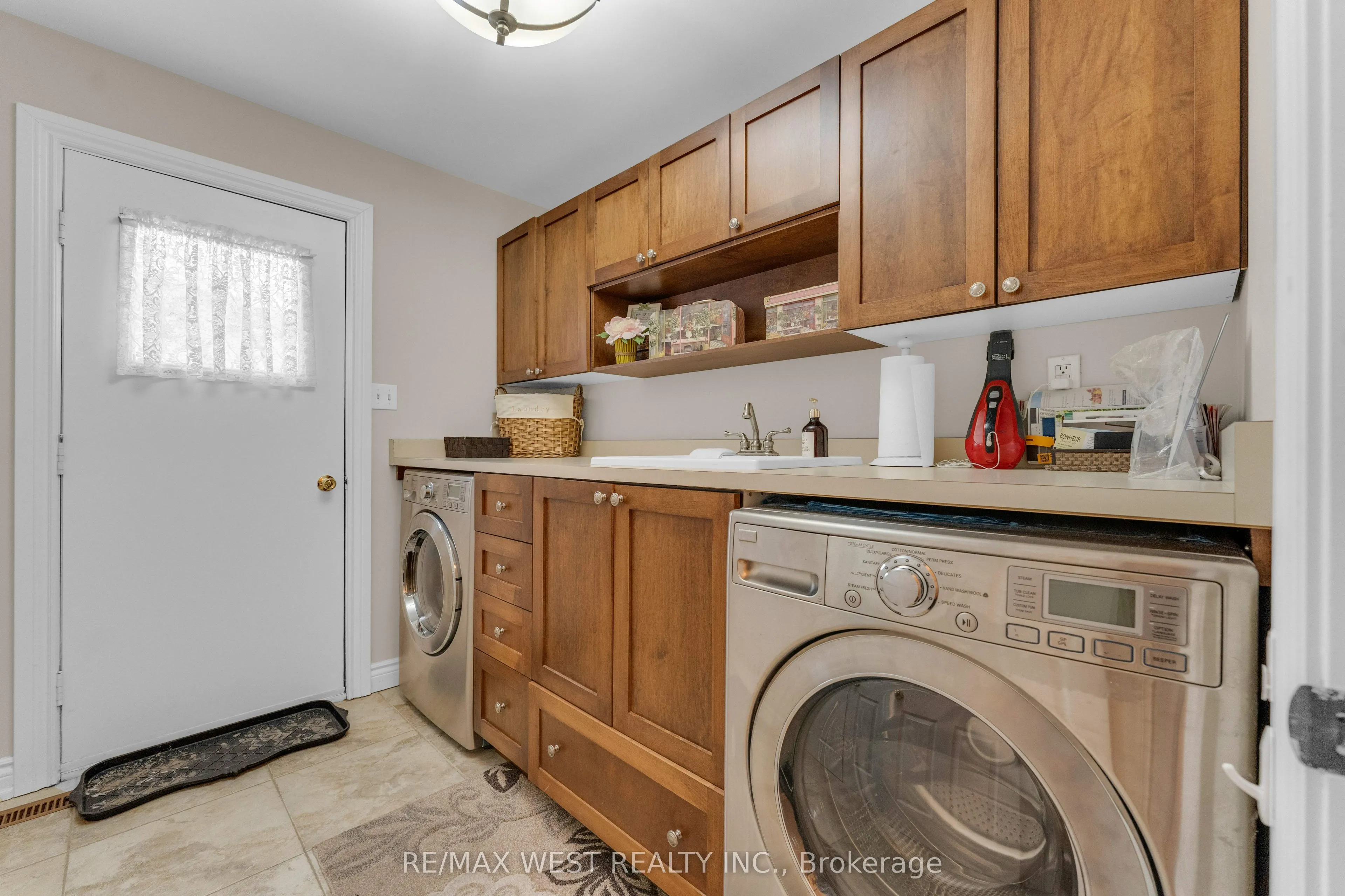 93 Fern Valley Crescent