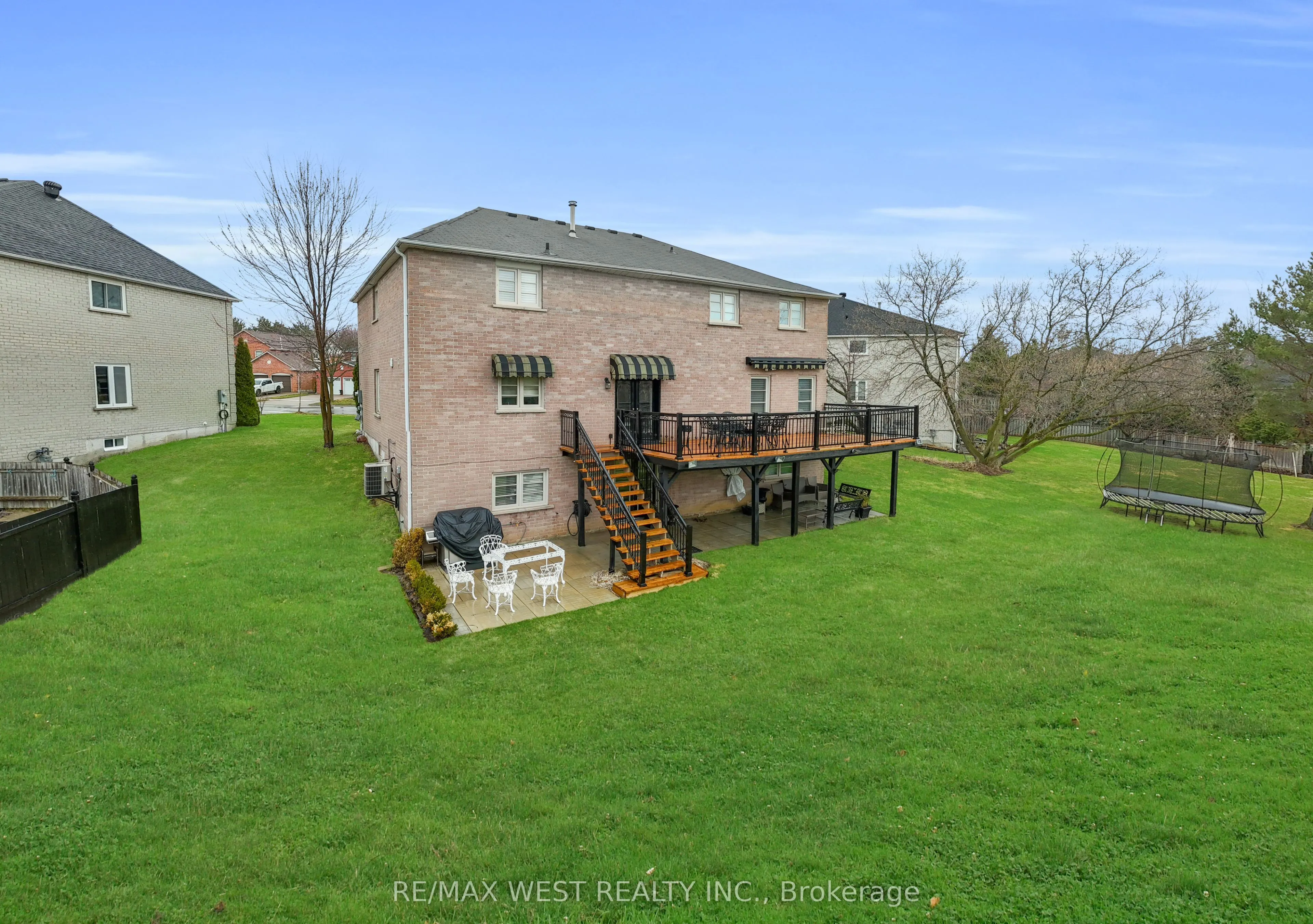 93 Fern Valley Crescent