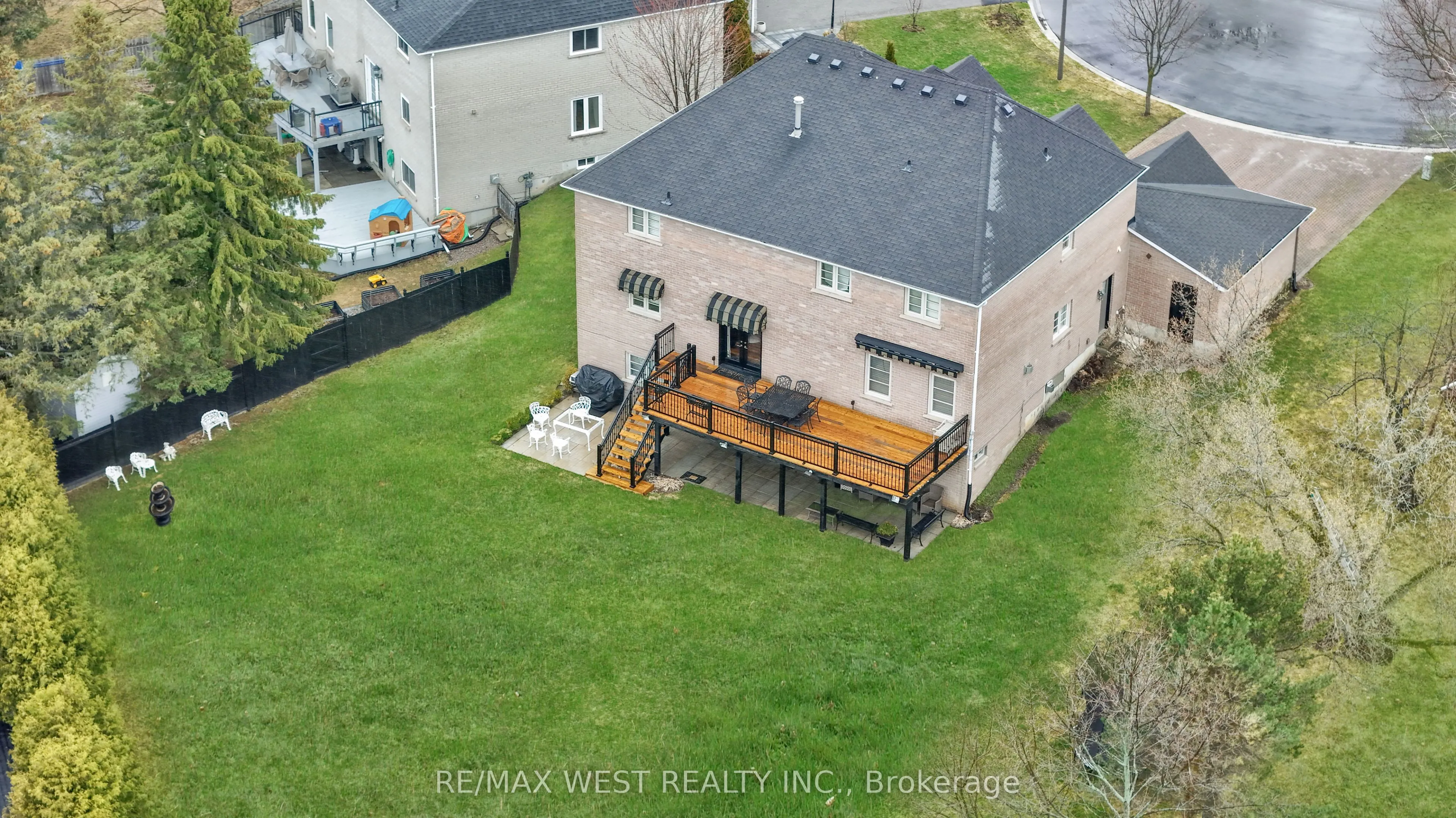 93 Fern Valley Crescent