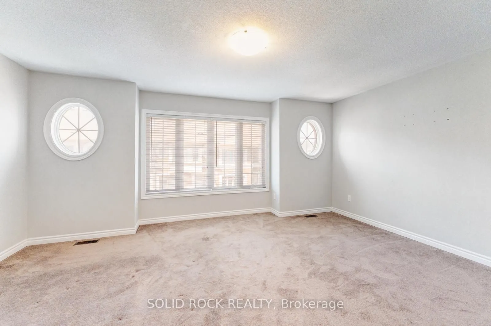 142 Farooq Boulevard S