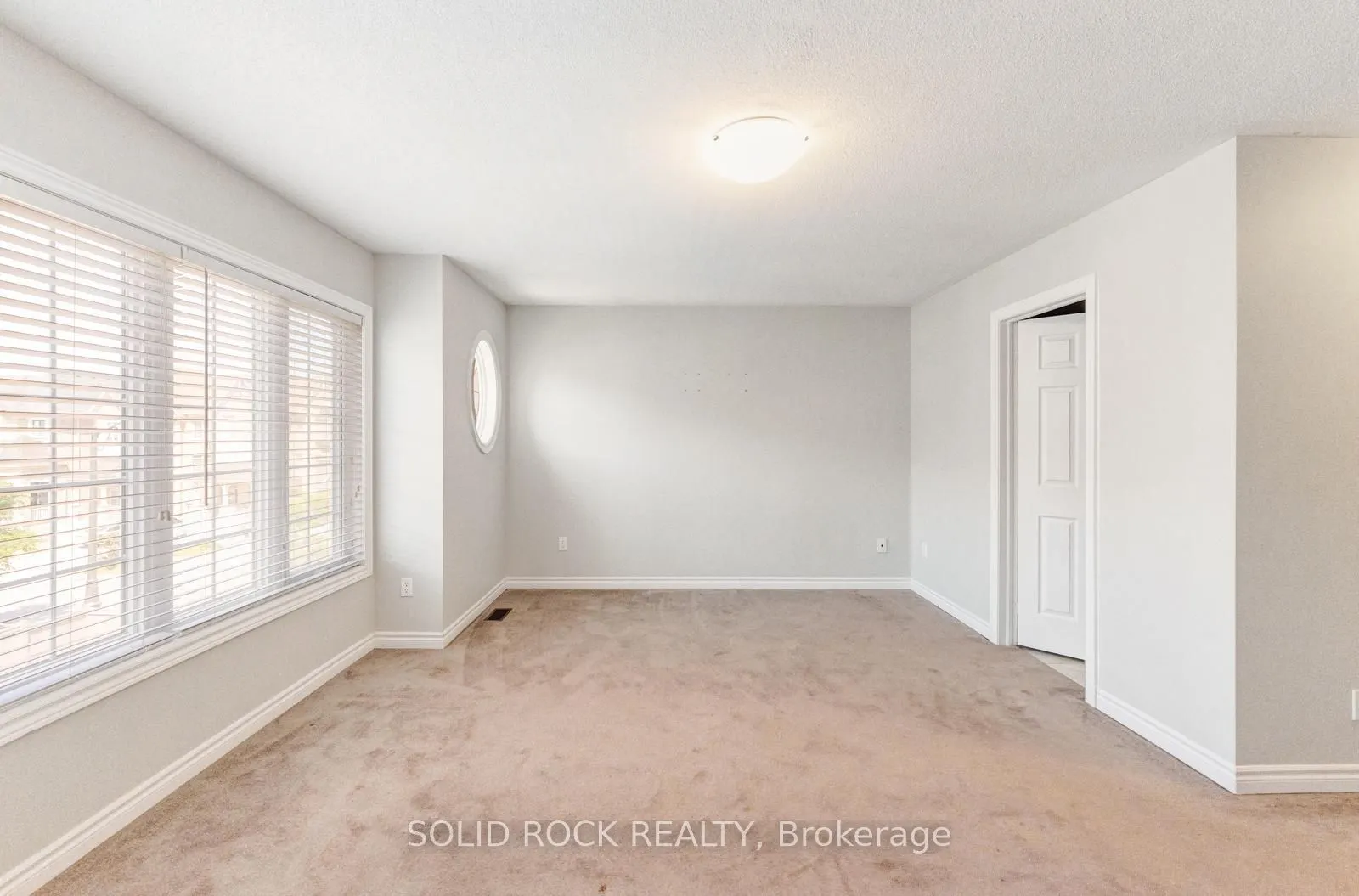 142 Farooq Boulevard S