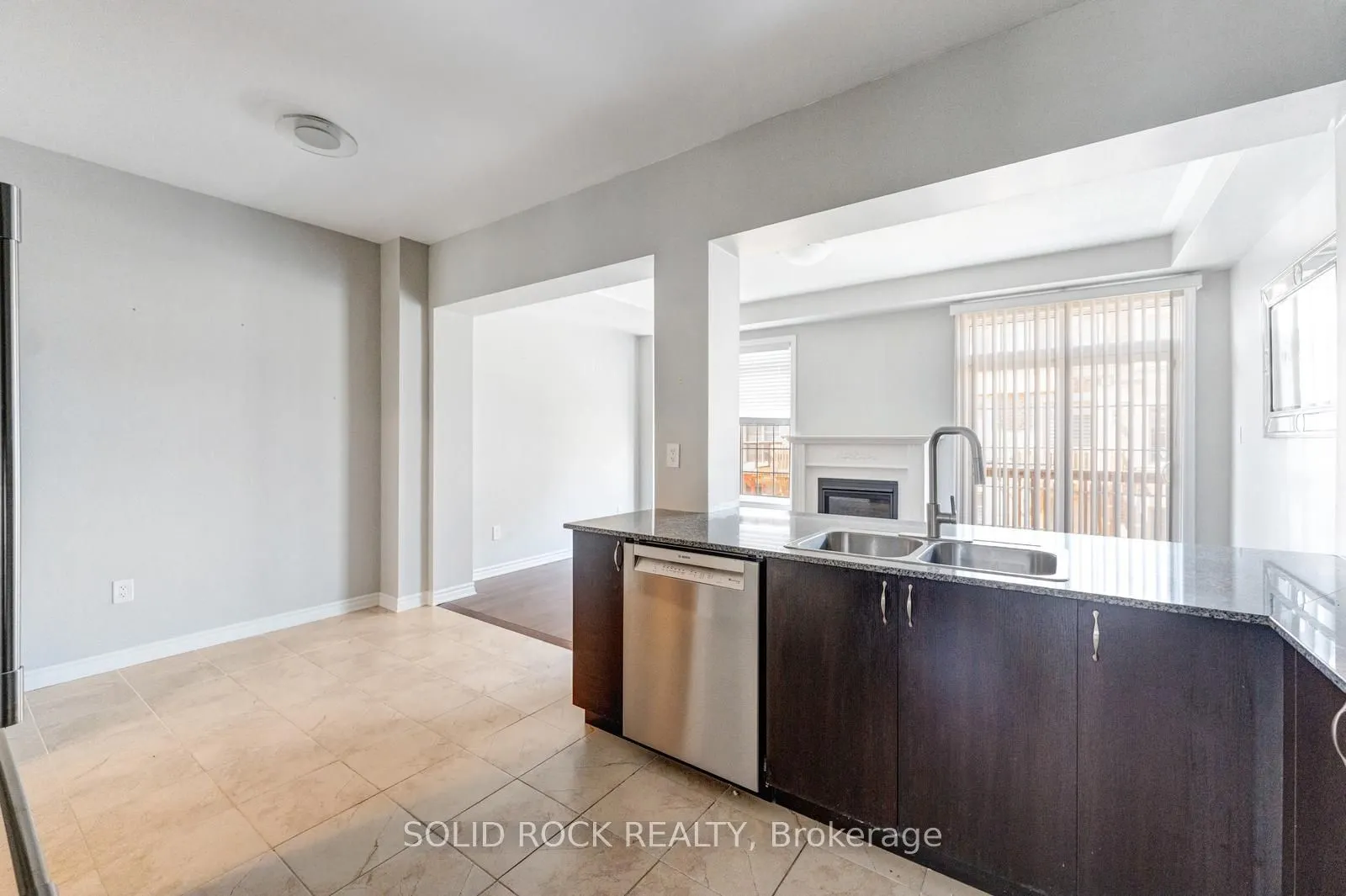 142 Farooq Boulevard S