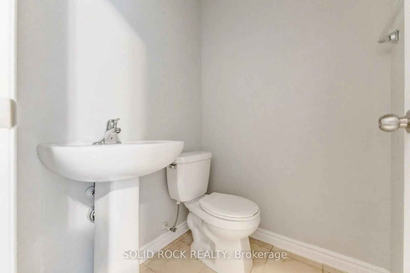 142 Farooq Boulevard S