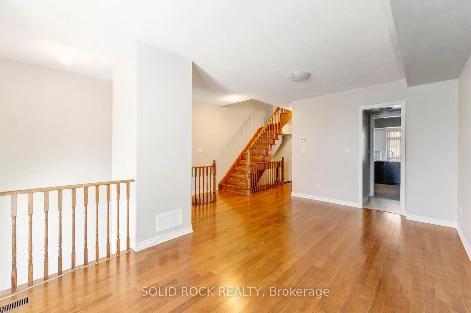142 Farooq Boulevard S