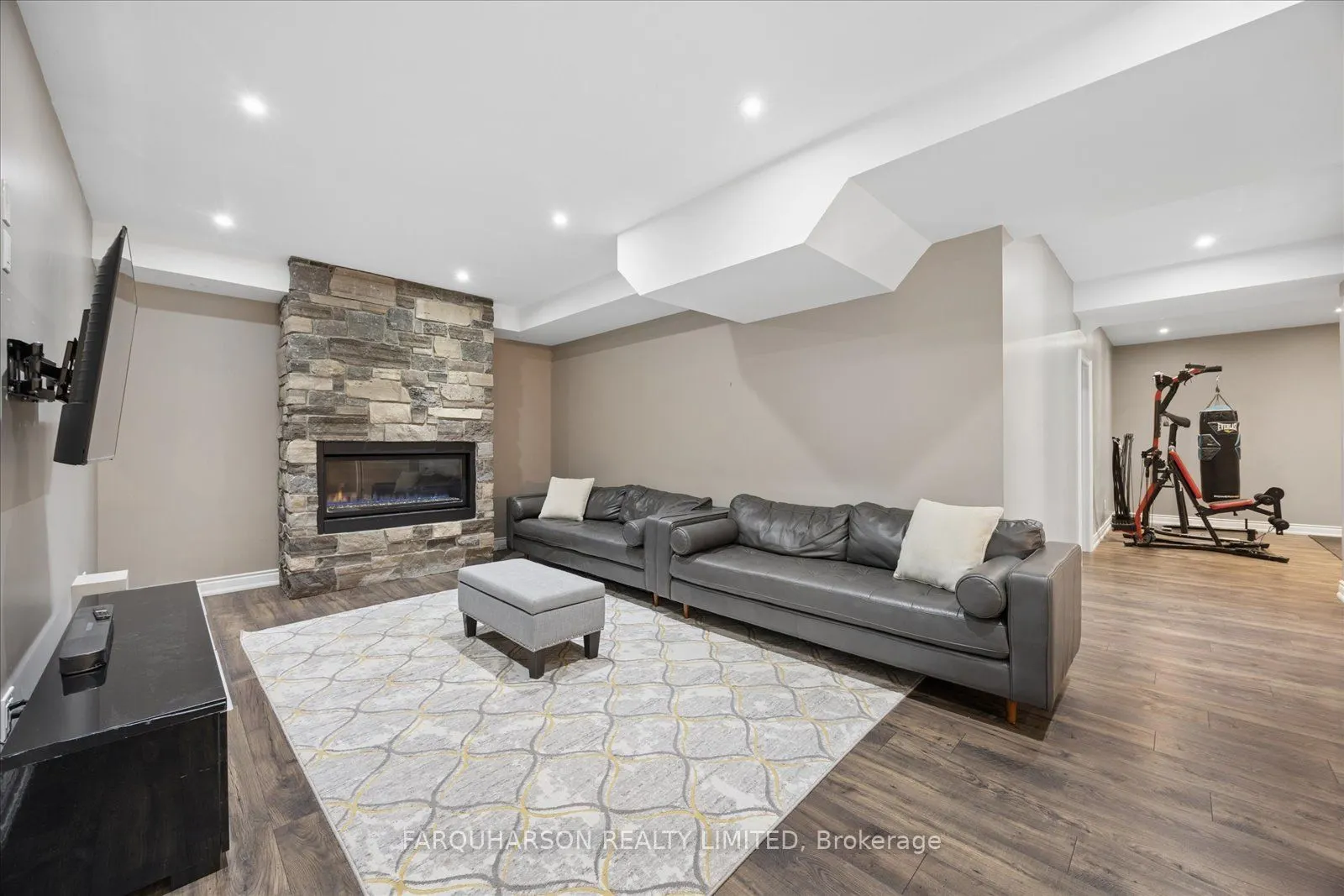 41 Country Club Crescent