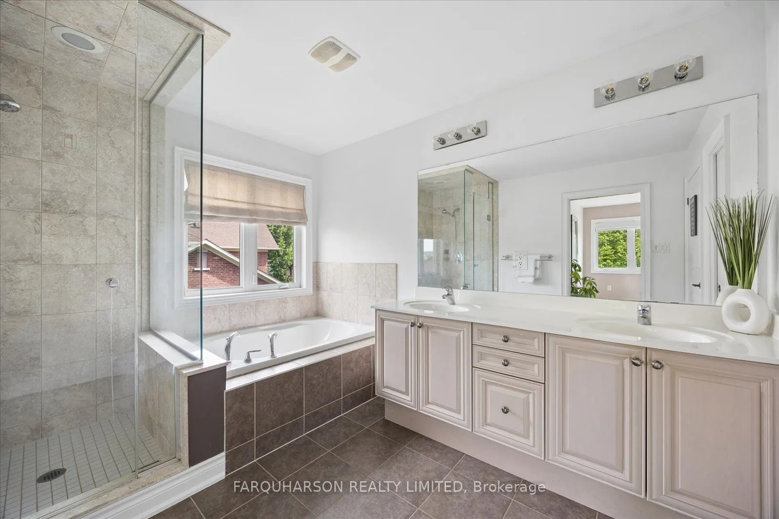41 Country Club Crescent