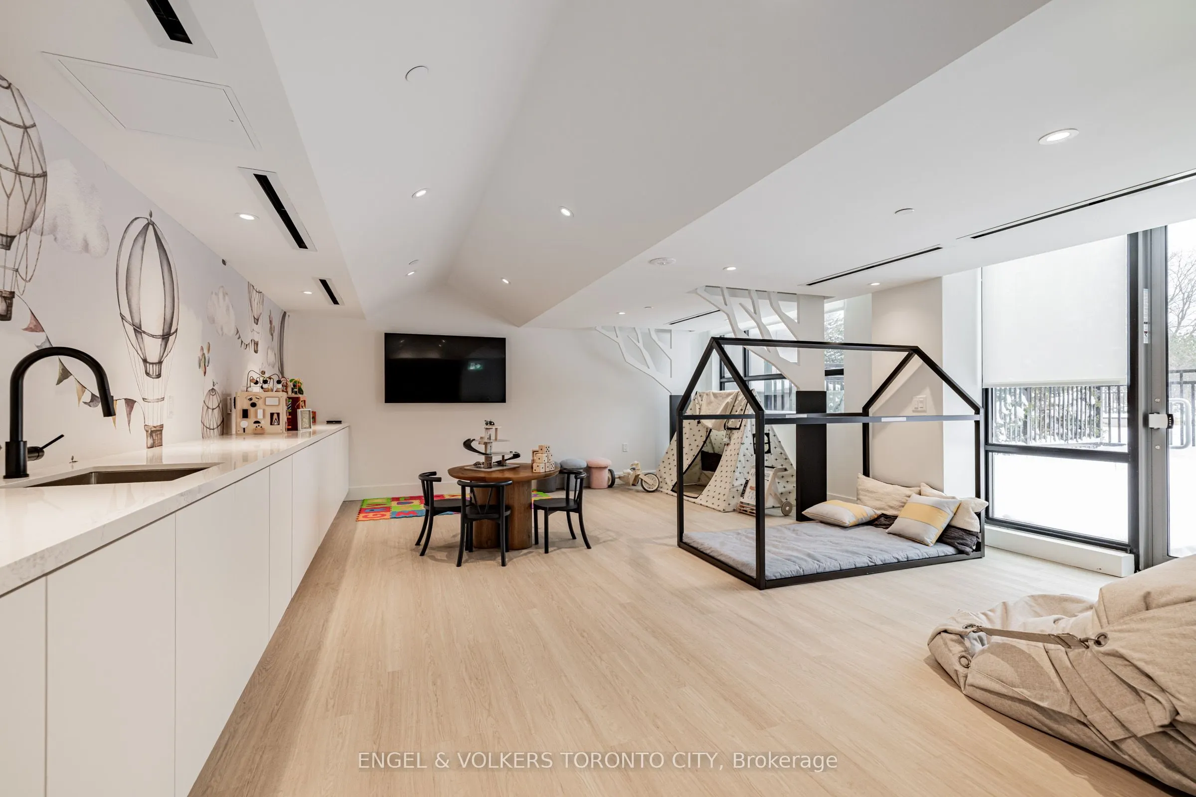 2075 King Road #249