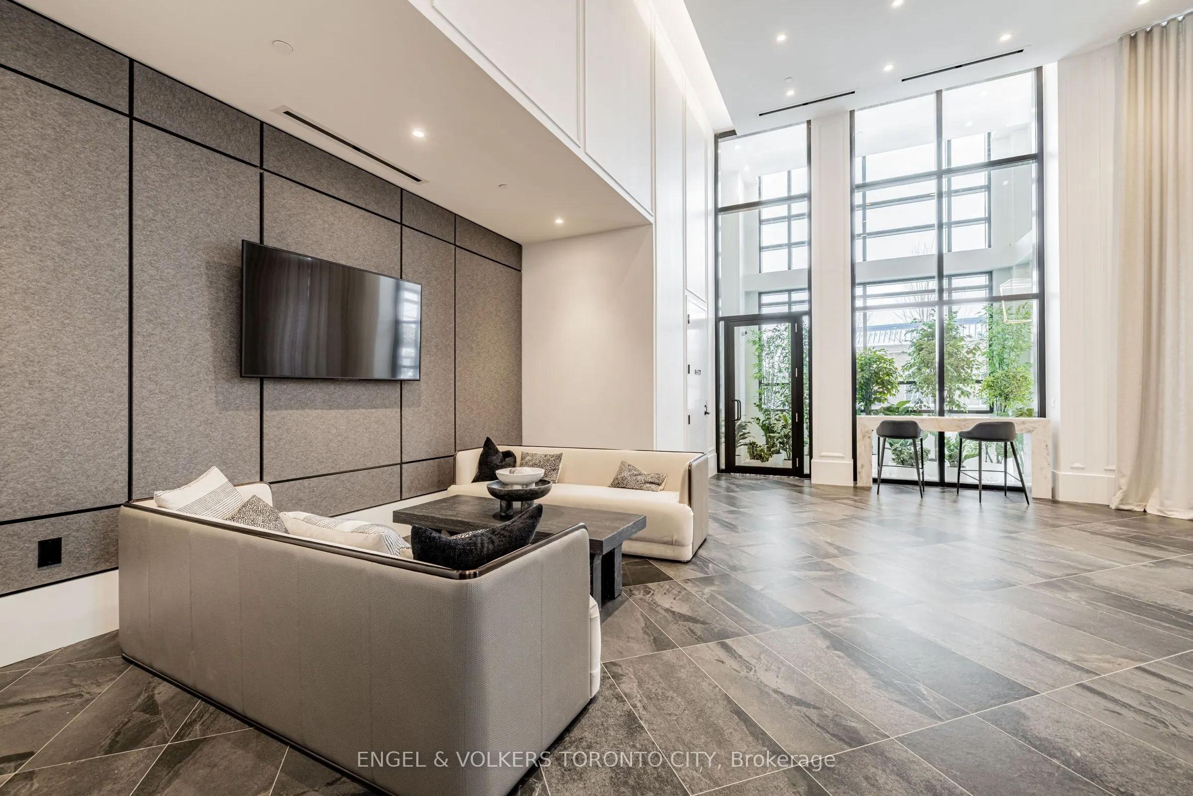 2075 King Road #249