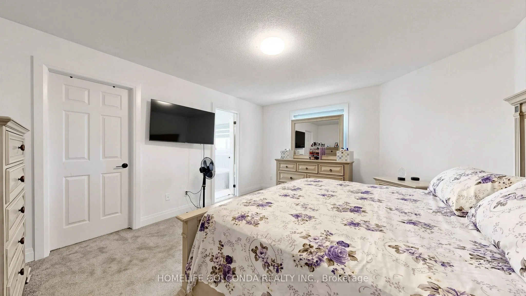 1304 Vincent Crescent