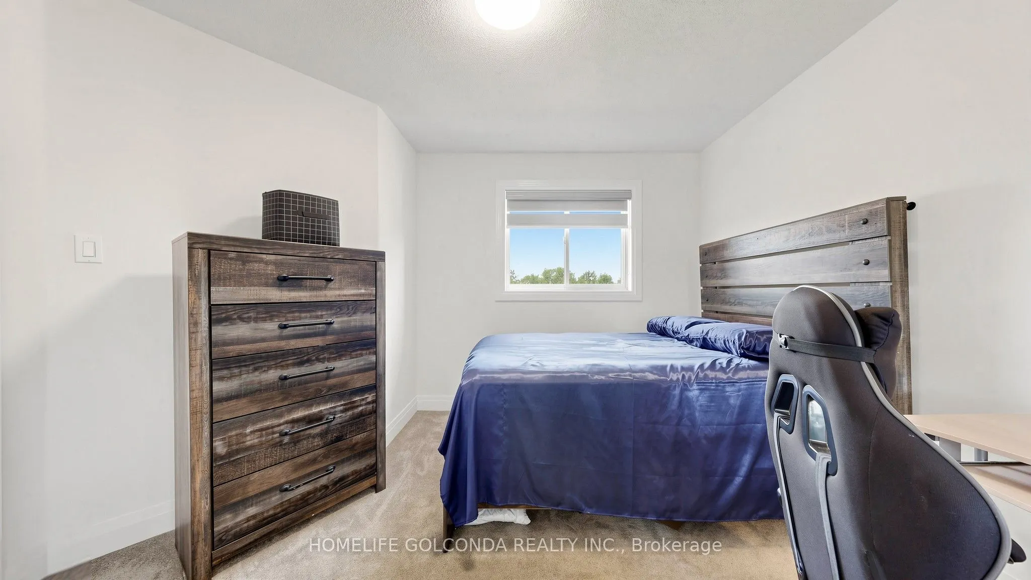 1304 Vincent Crescent
