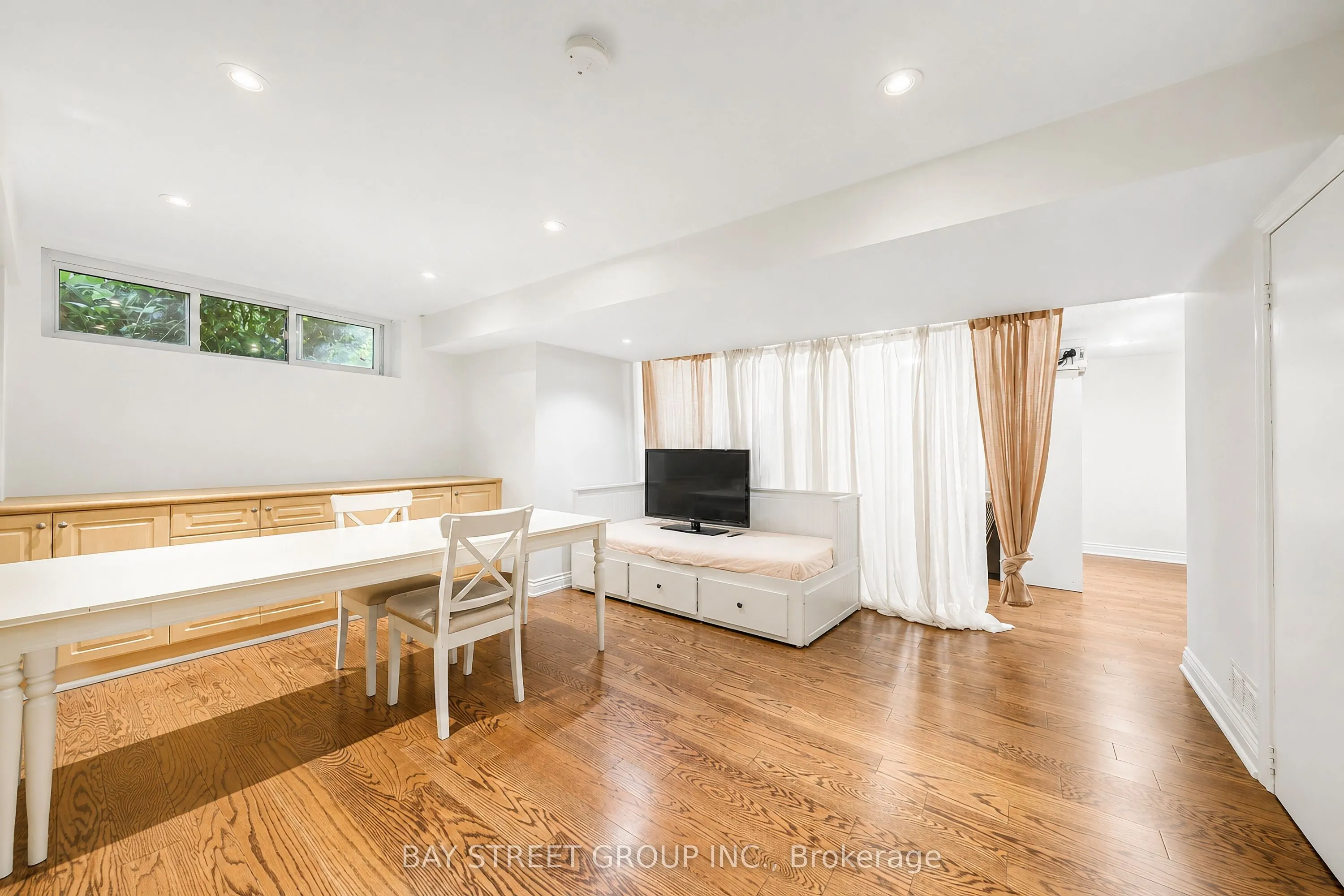 32 Alanadale Avenue