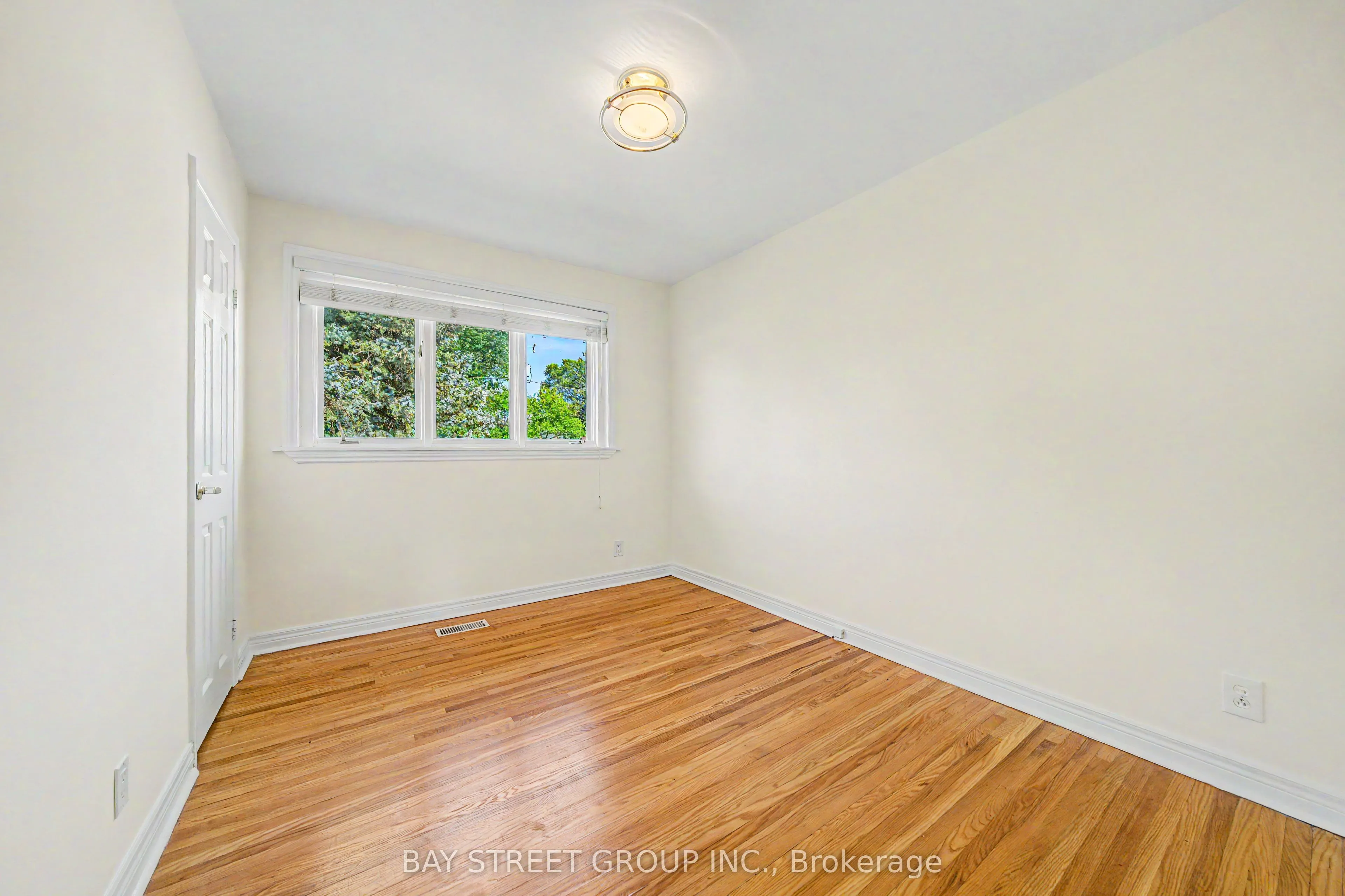 32 Alanadale Avenue