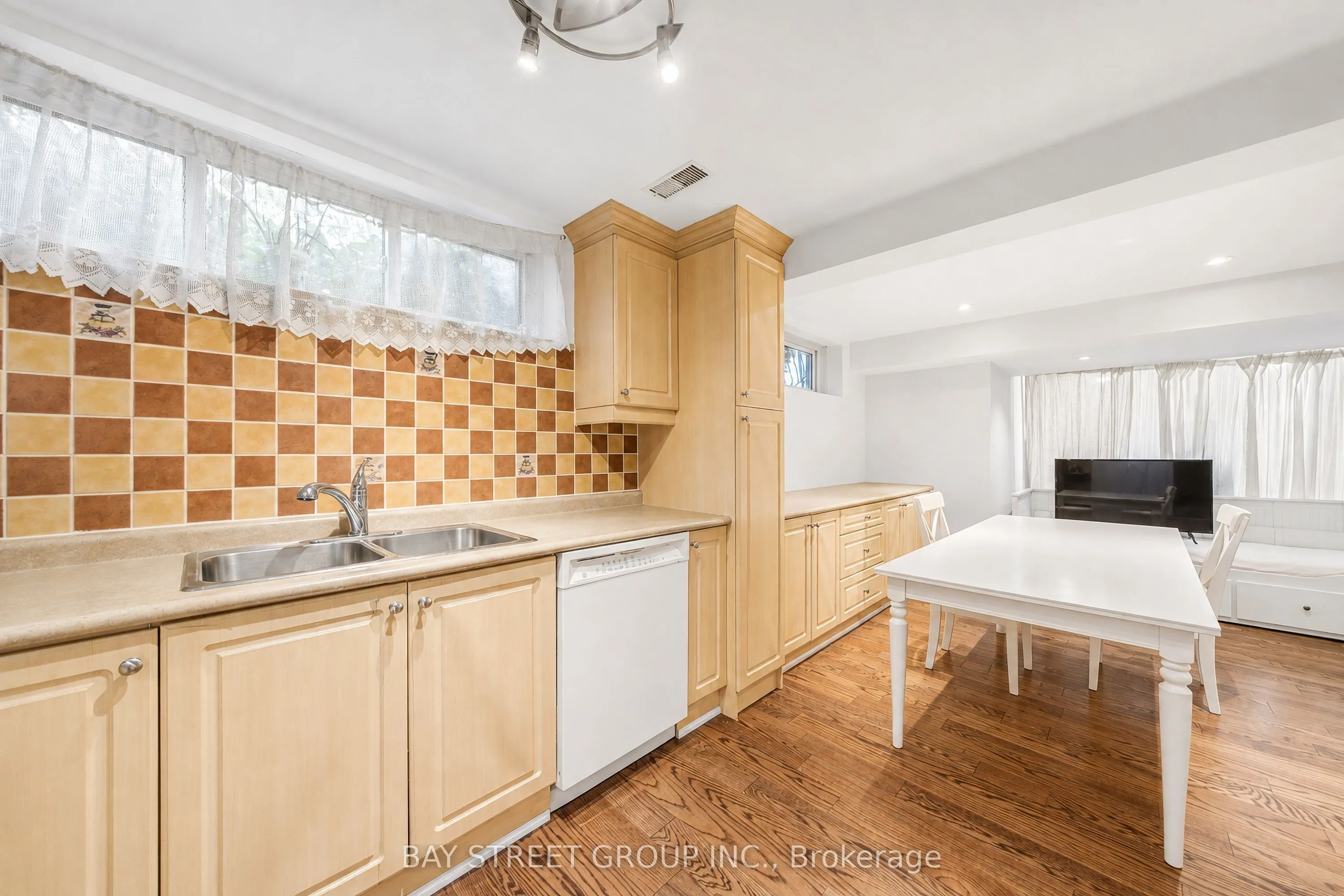 32 Alanadale Avenue