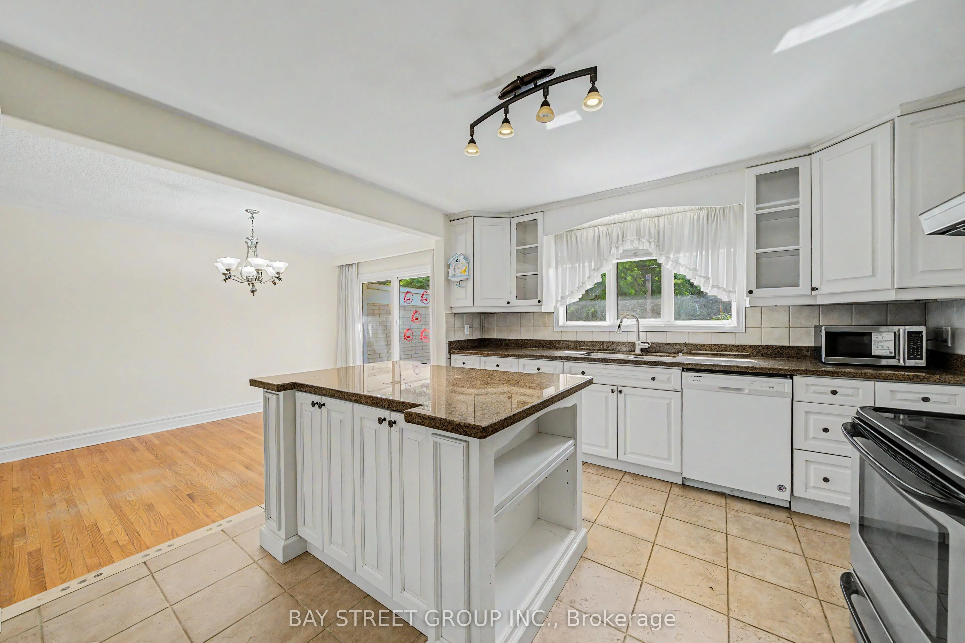 32 Alanadale Avenue