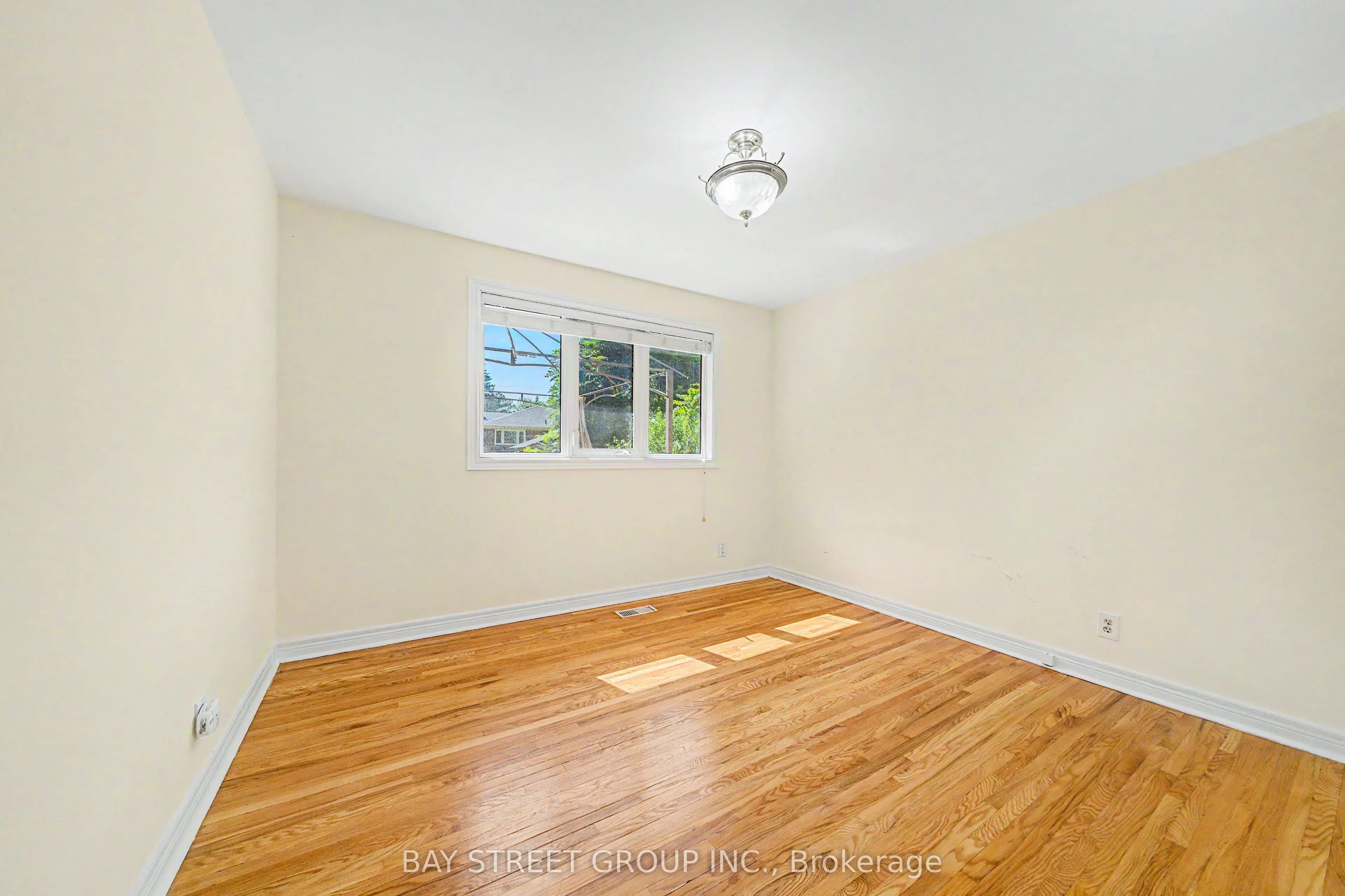 32 Alanadale Avenue
