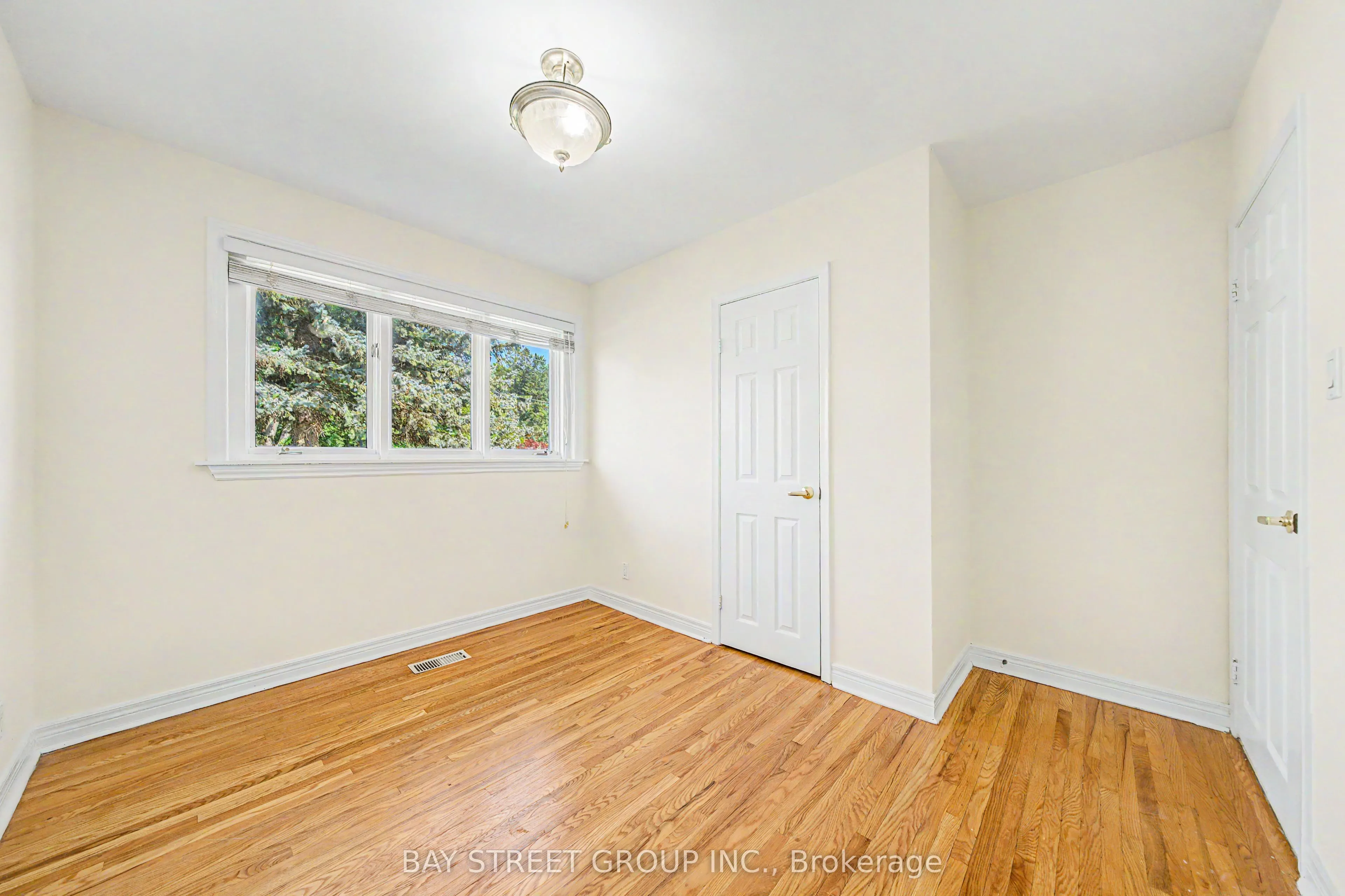 32 Alanadale Avenue