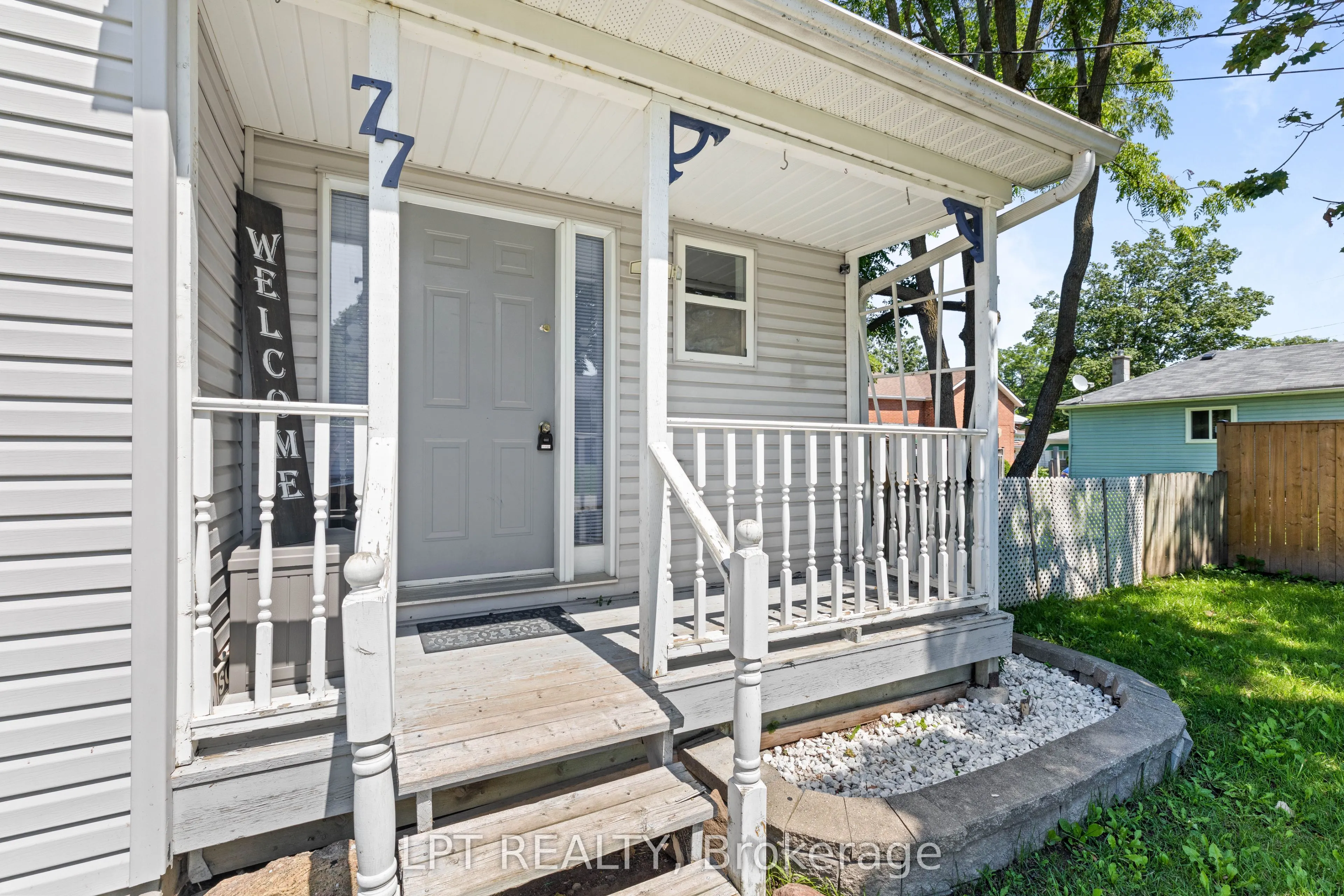 77 Munro St West Street W