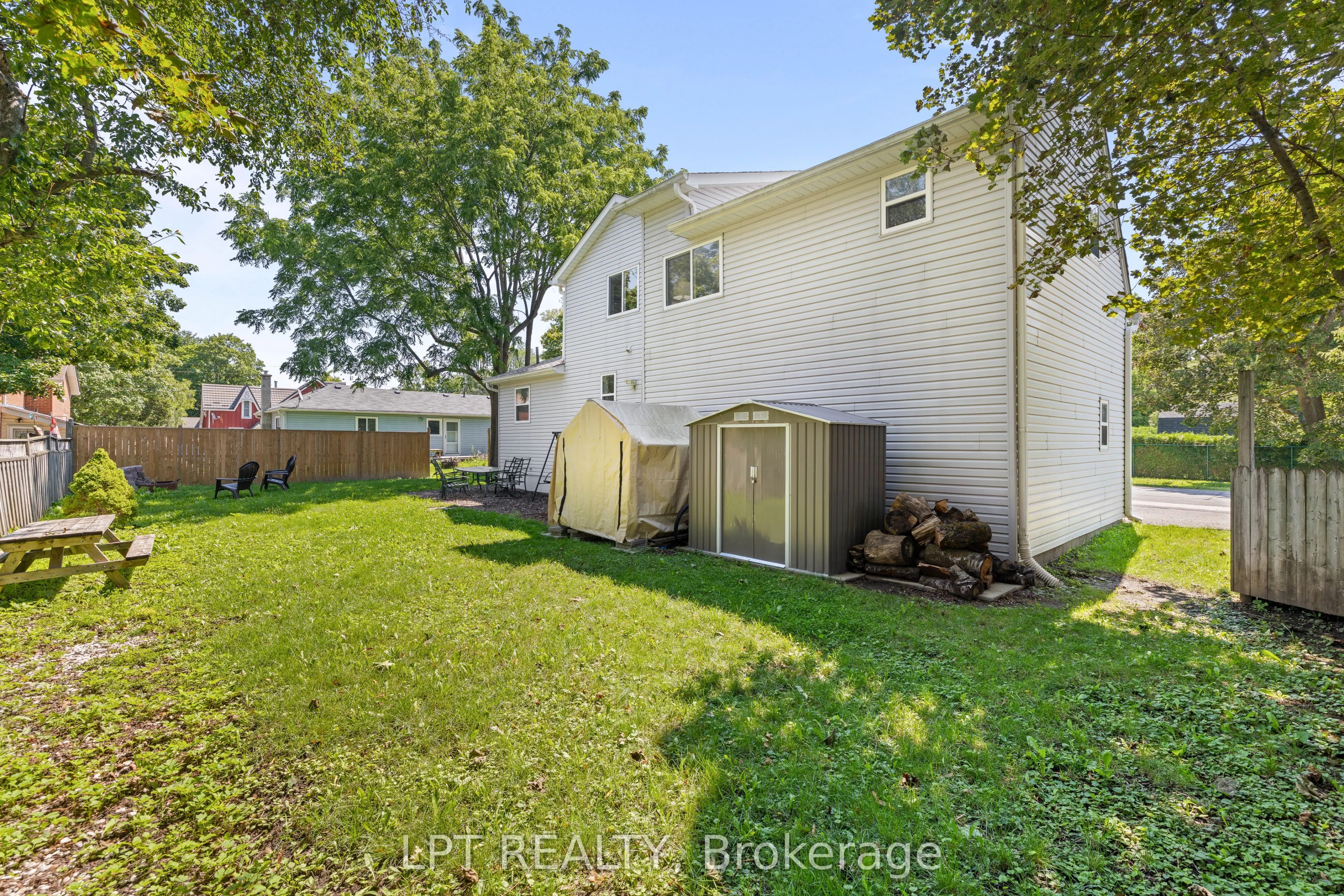 77 Munro St West Street W