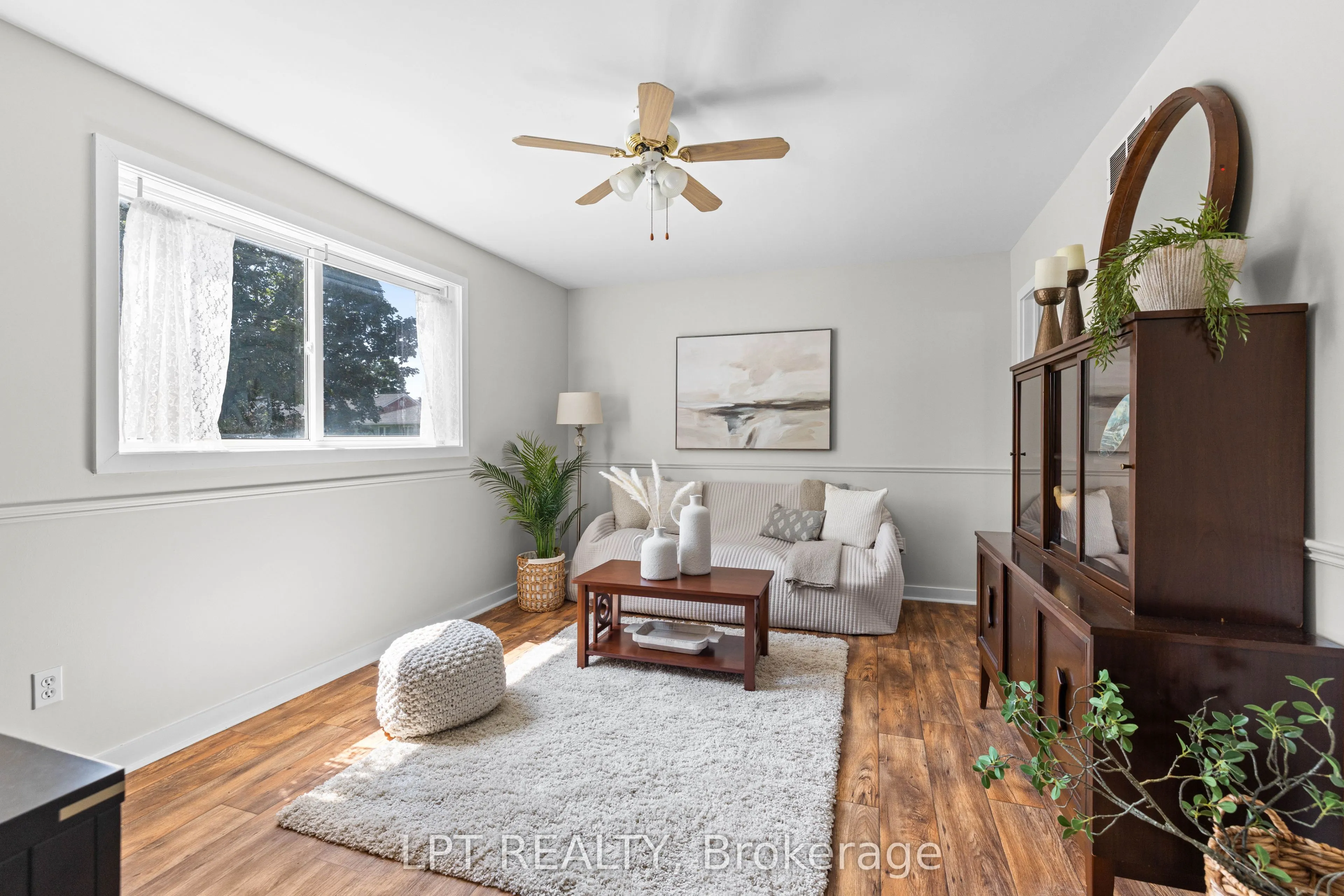 77 Munro St West Street W