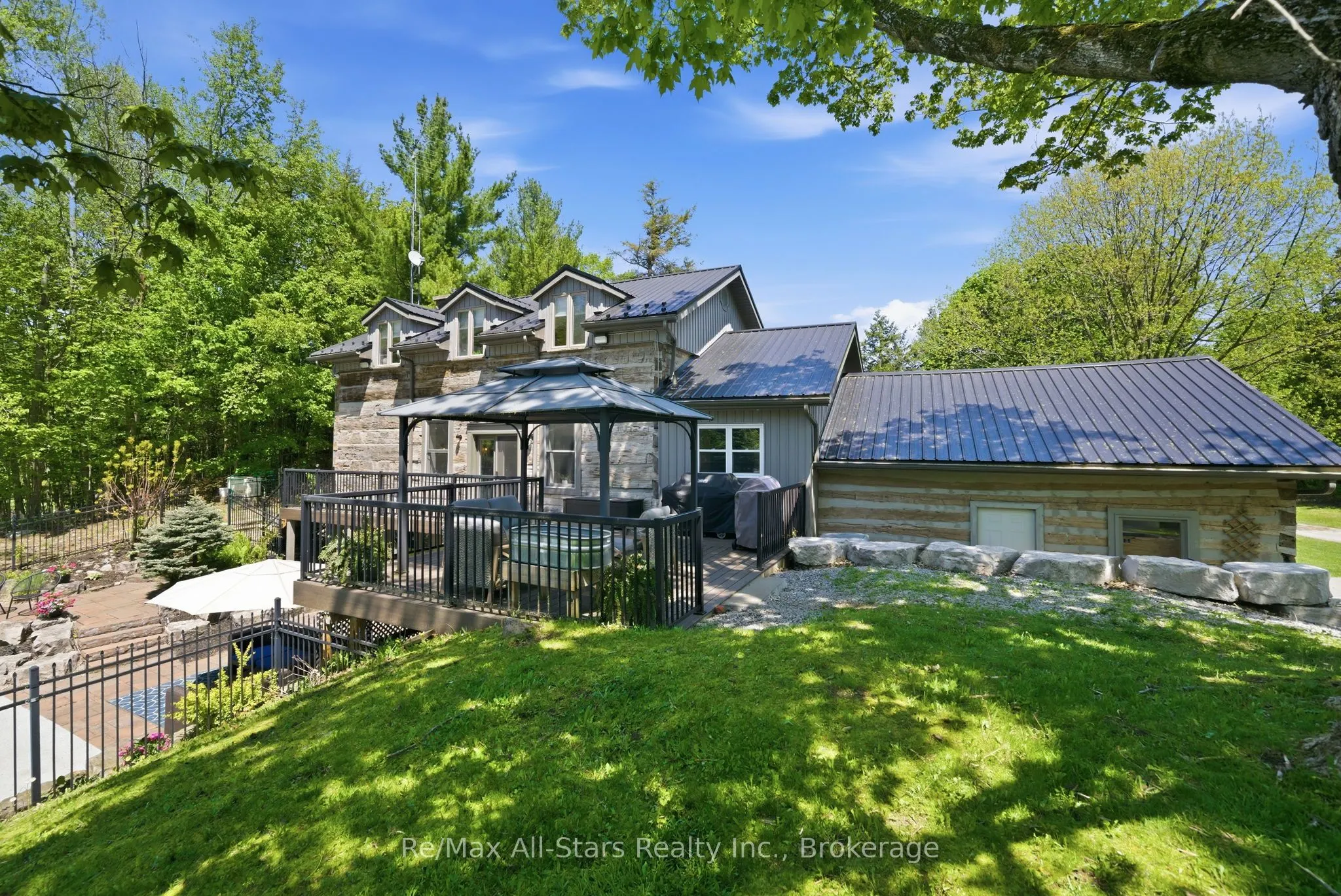 24 The Pines Lane
