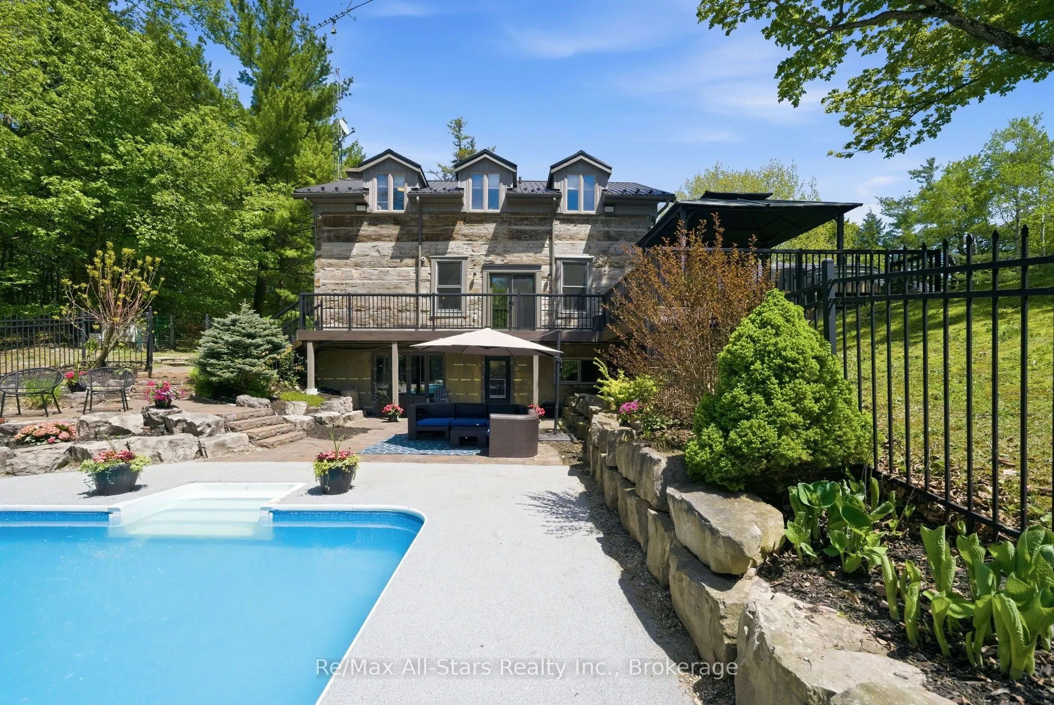 24 The Pines Lane