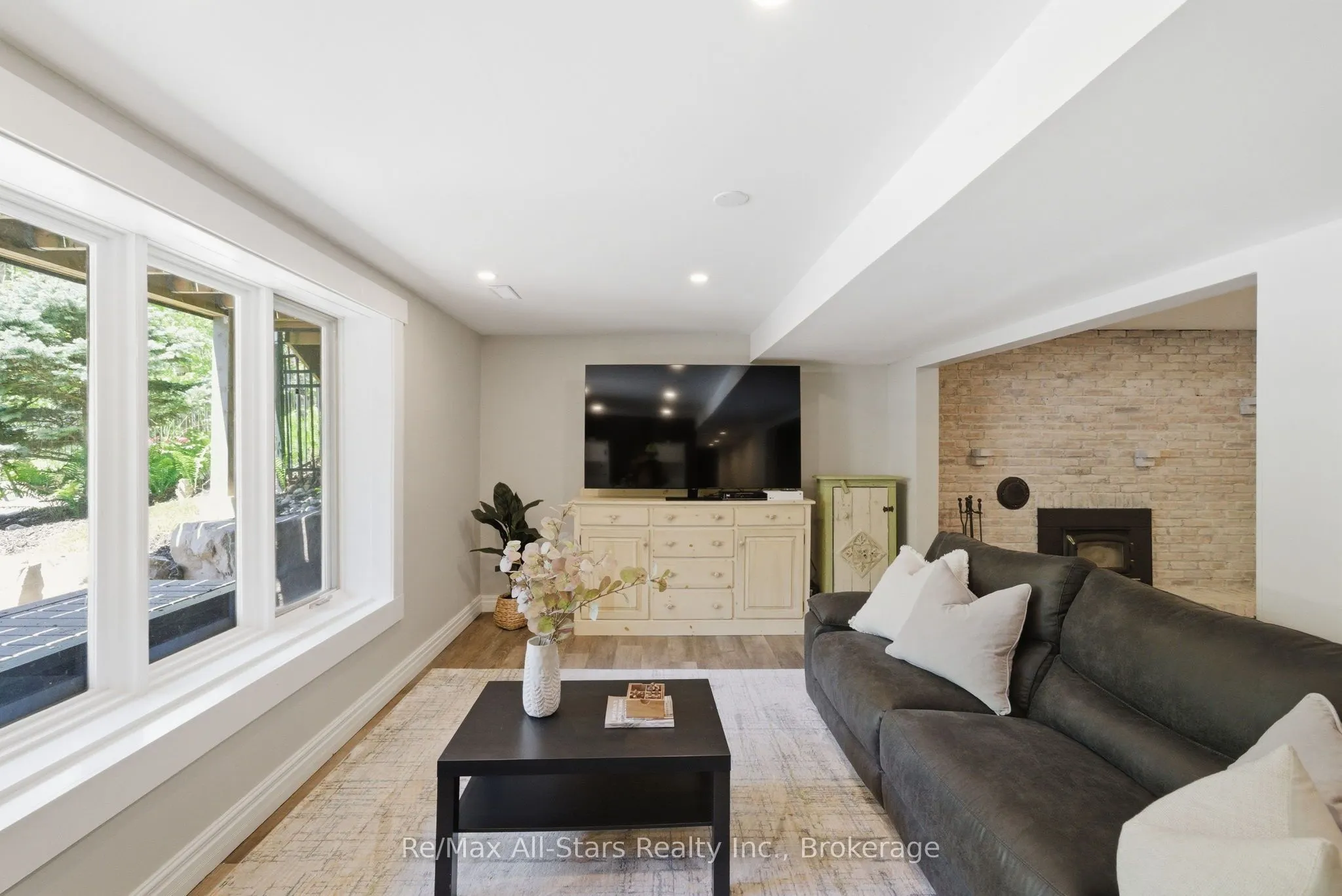 24 The Pines Lane