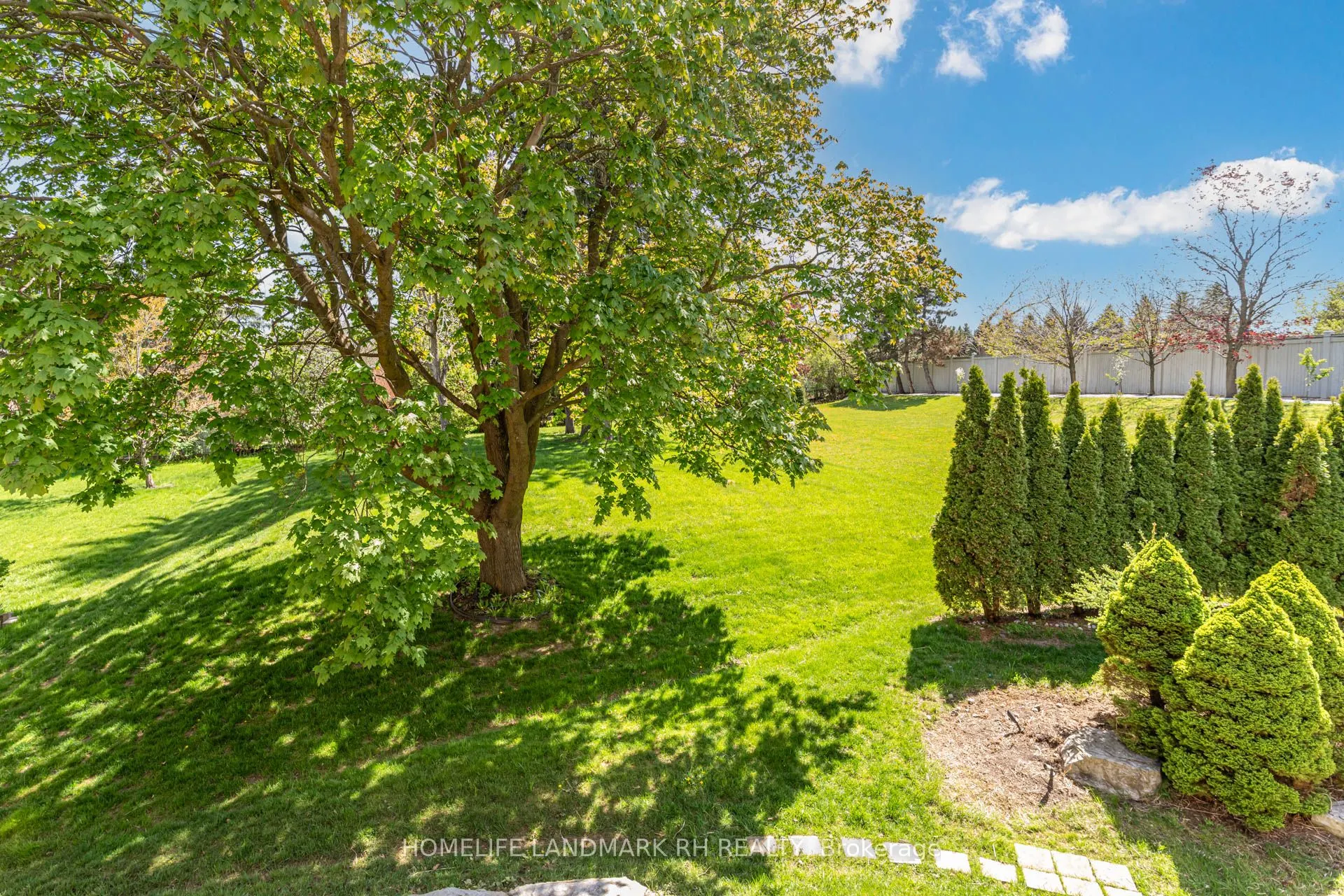385 Kennedy Street W