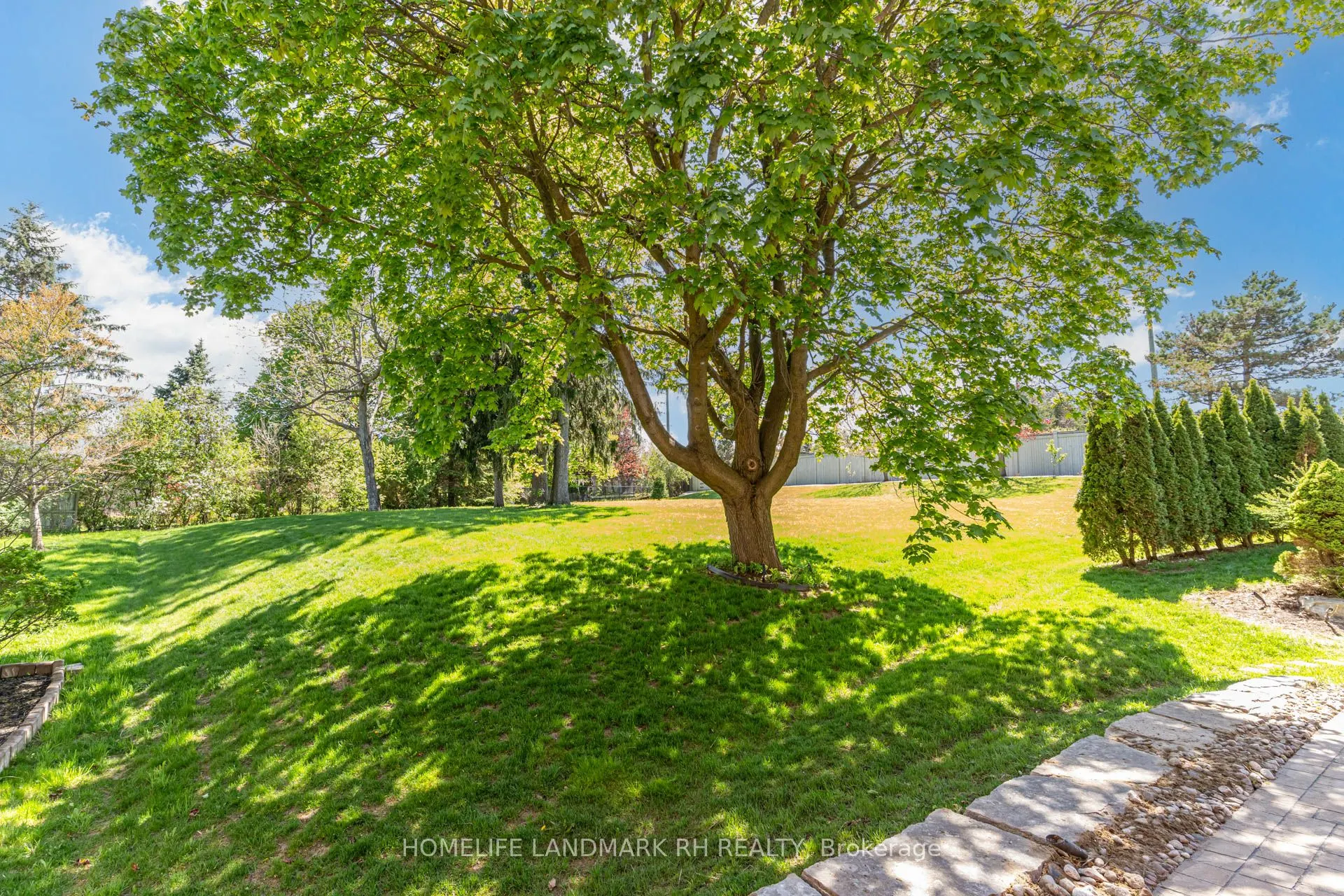 385 Kennedy Street W